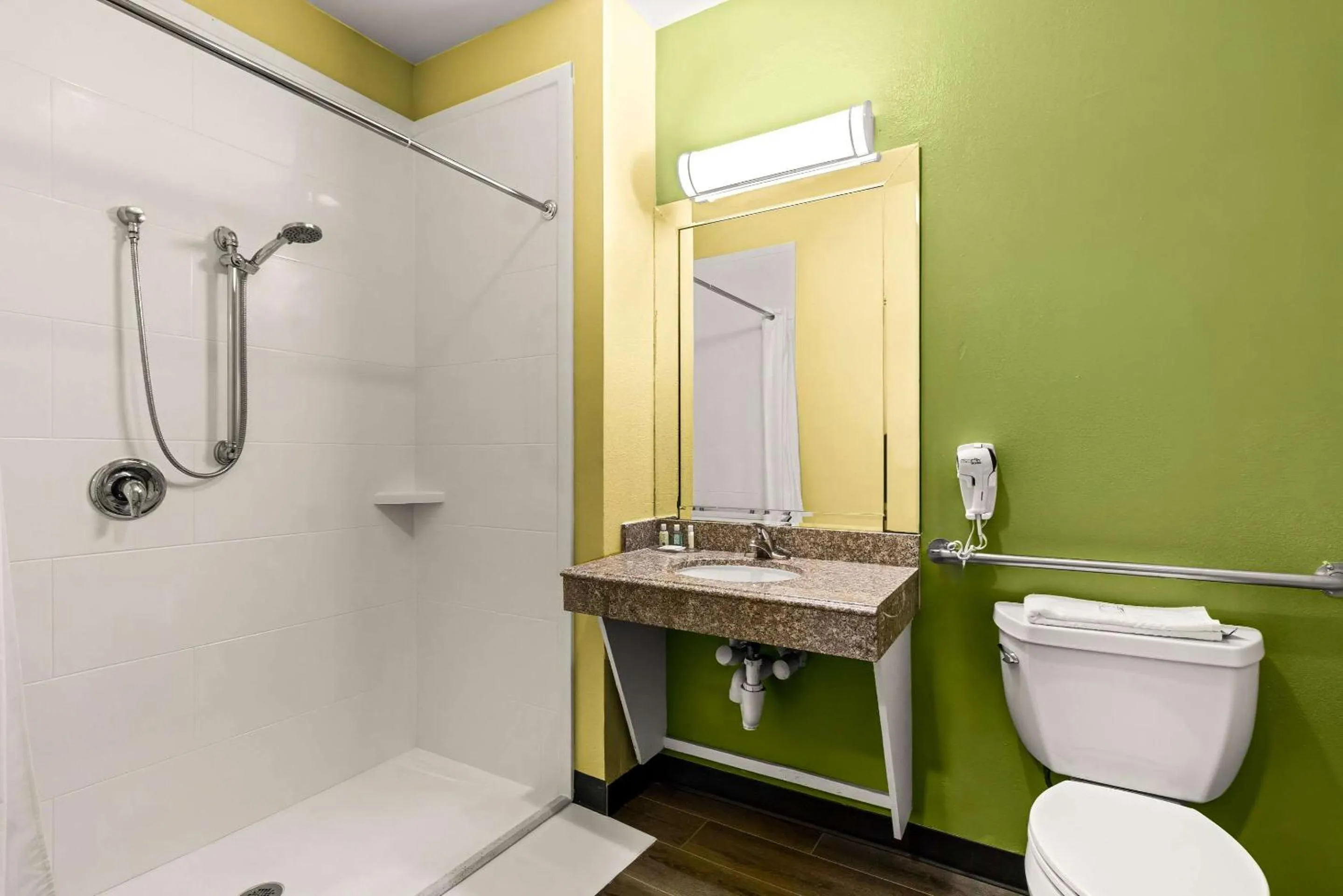 Bedroom in Quality Inn Bay City TX