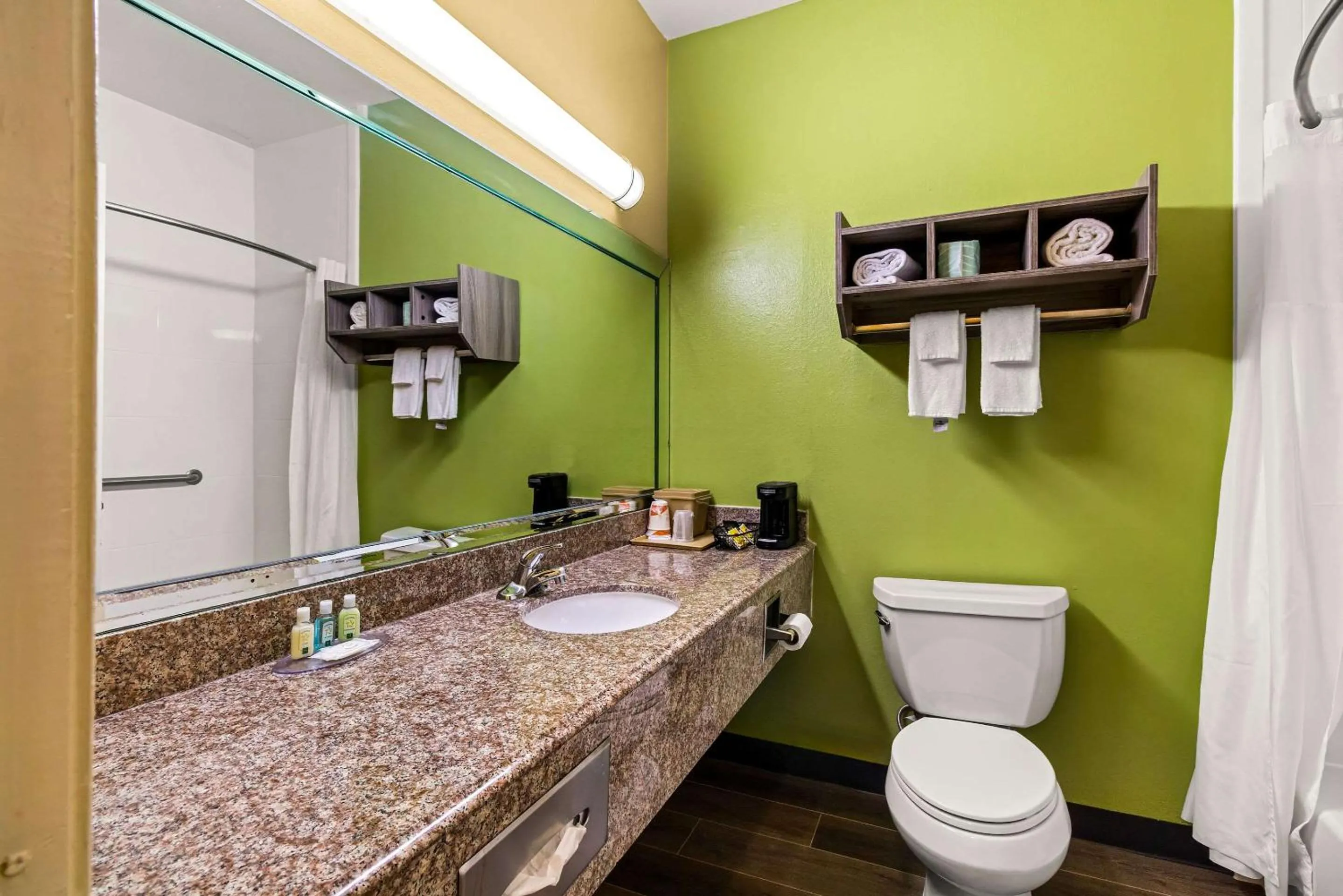 Bedroom in Quality Inn Bay City TX