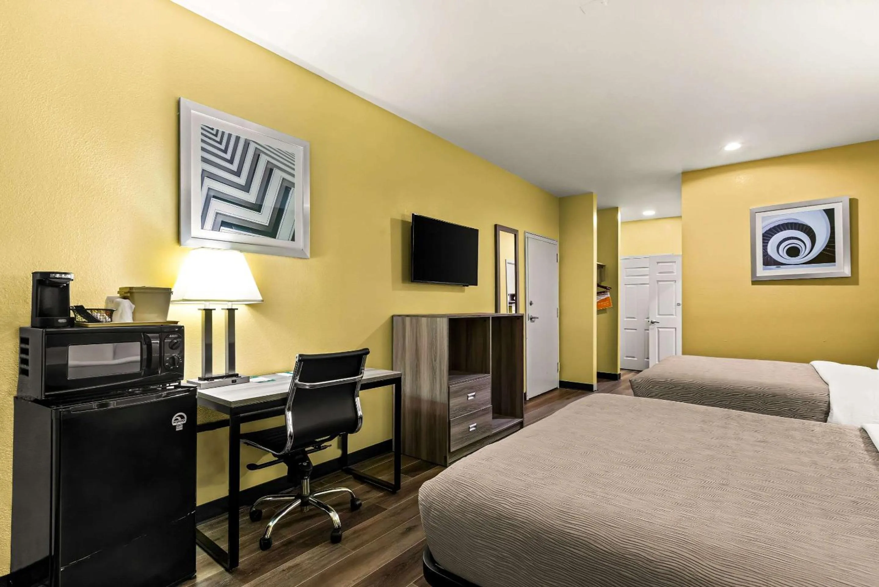 Bedroom, Bed in Quality Inn Bay City TX