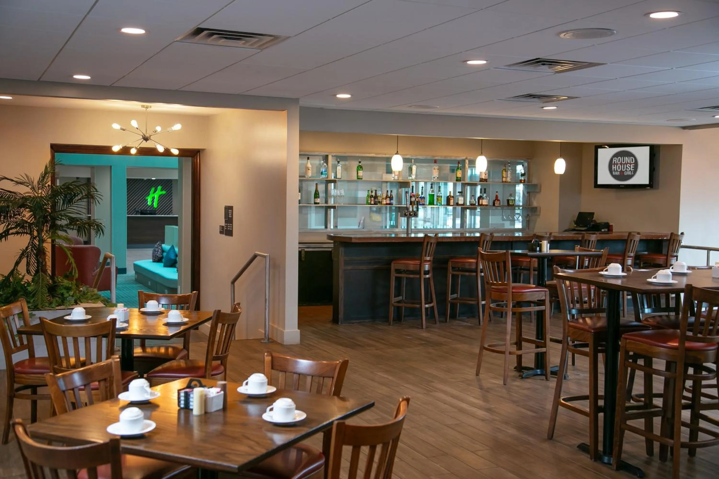 Restaurant/places to eat in Holiday Inn Metairie New Orleans by IHG