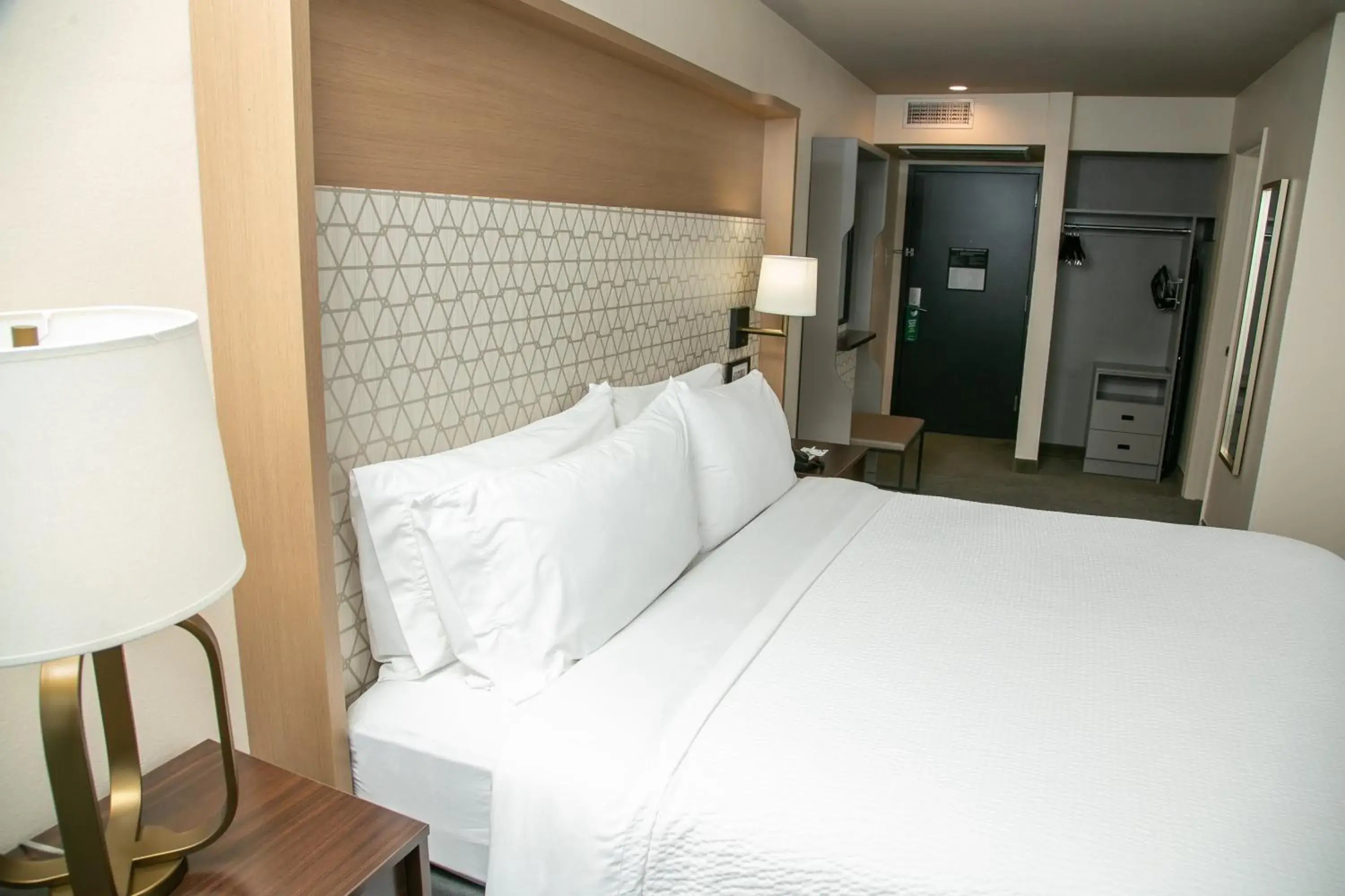 Standard King Room in Holiday Inn Metairie New Orleans by IHG Standard King Room in Holiday Inn Metairie New Orleans by IHG