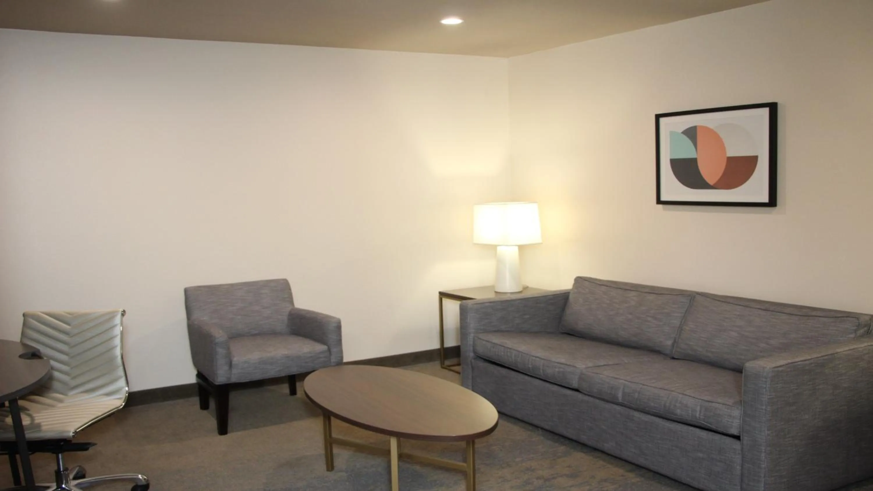 Photo of the whole room in Holiday Inn Metairie New Orleans by IHG