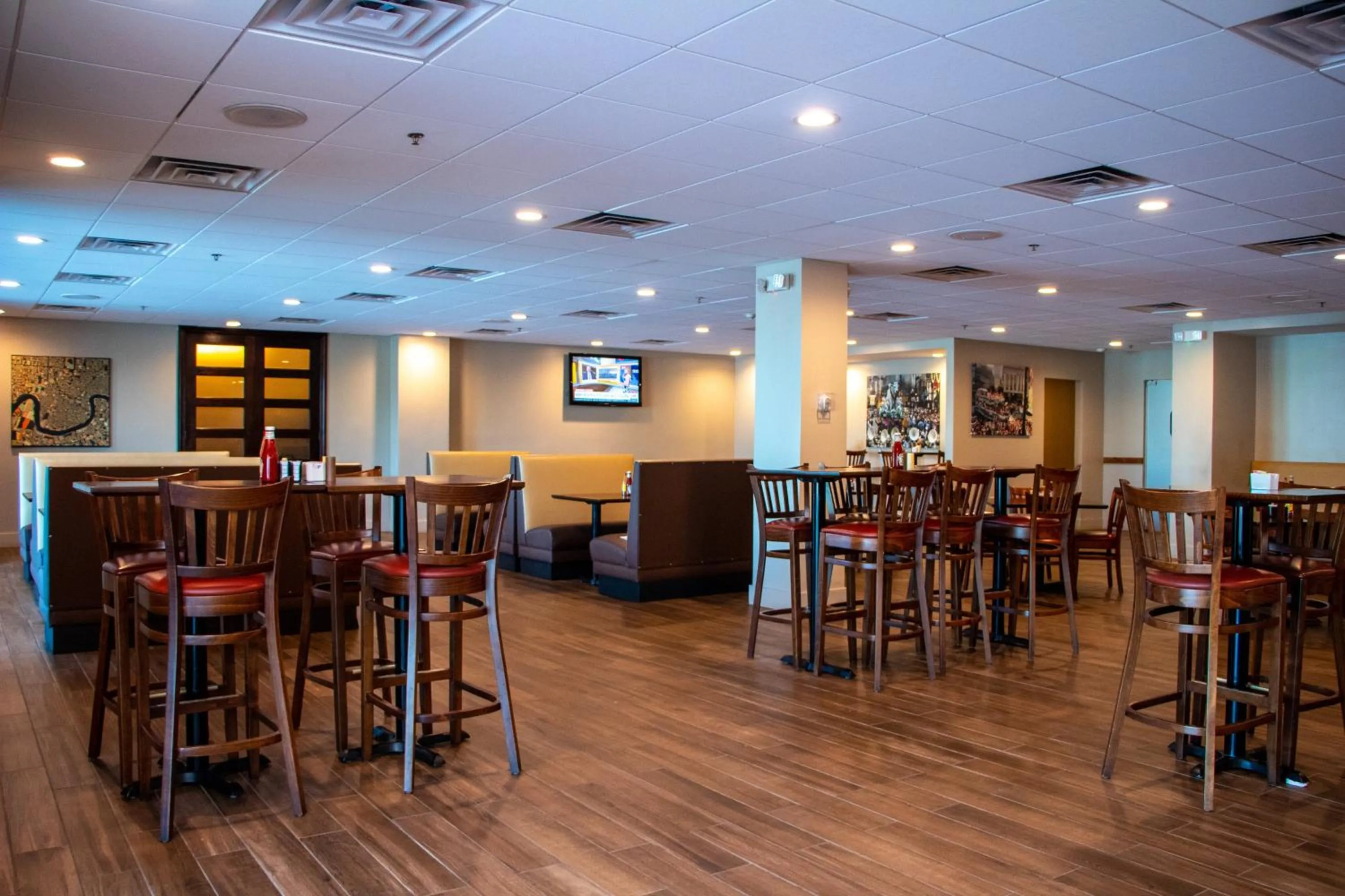 Restaurant/places to eat in Holiday Inn Metairie New Orleans by IHG