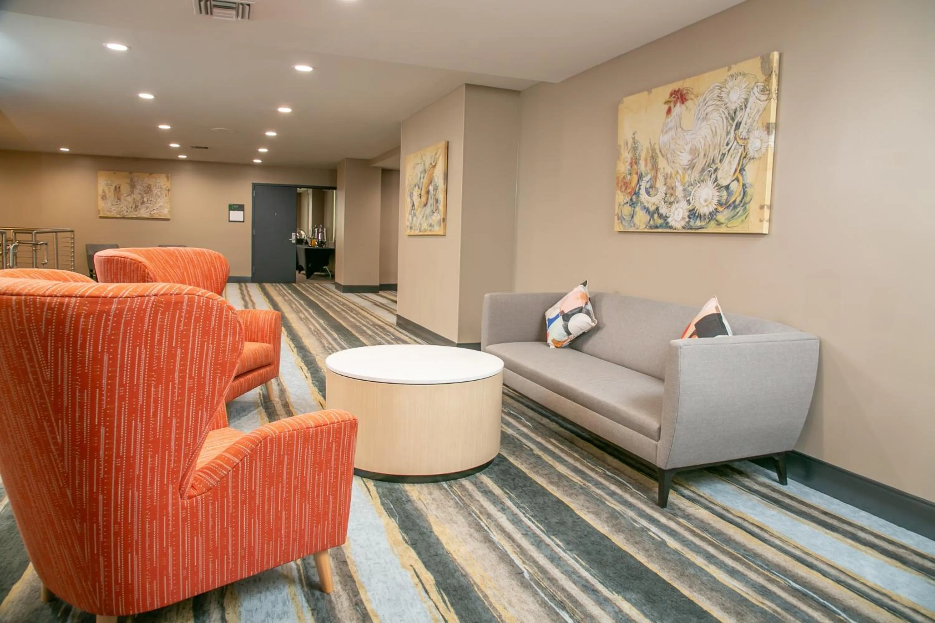 Seating area in Holiday Inn Metairie New Orleans by IHG