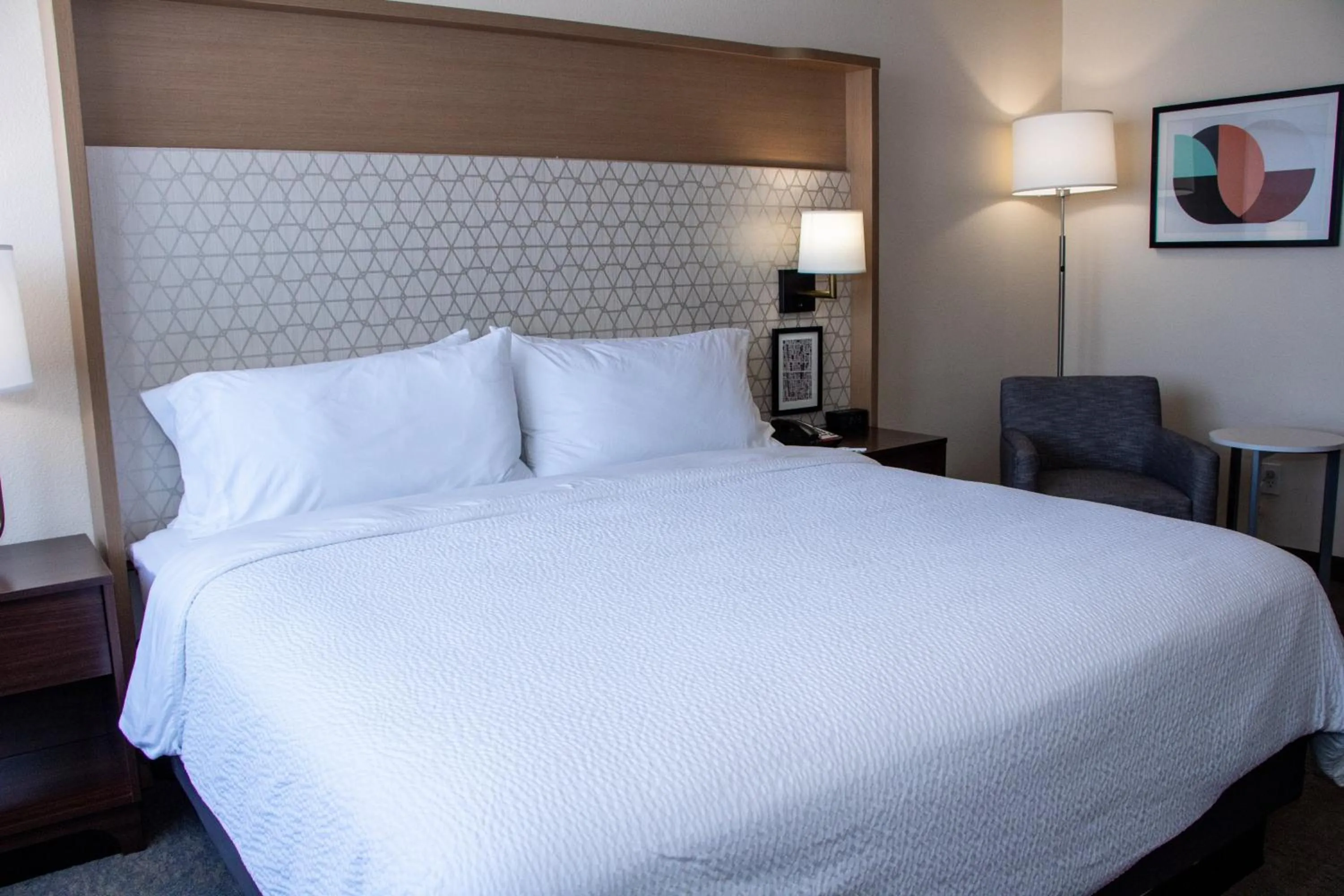 Photo of the whole room, Bed in Holiday Inn Metairie New Orleans by IHG