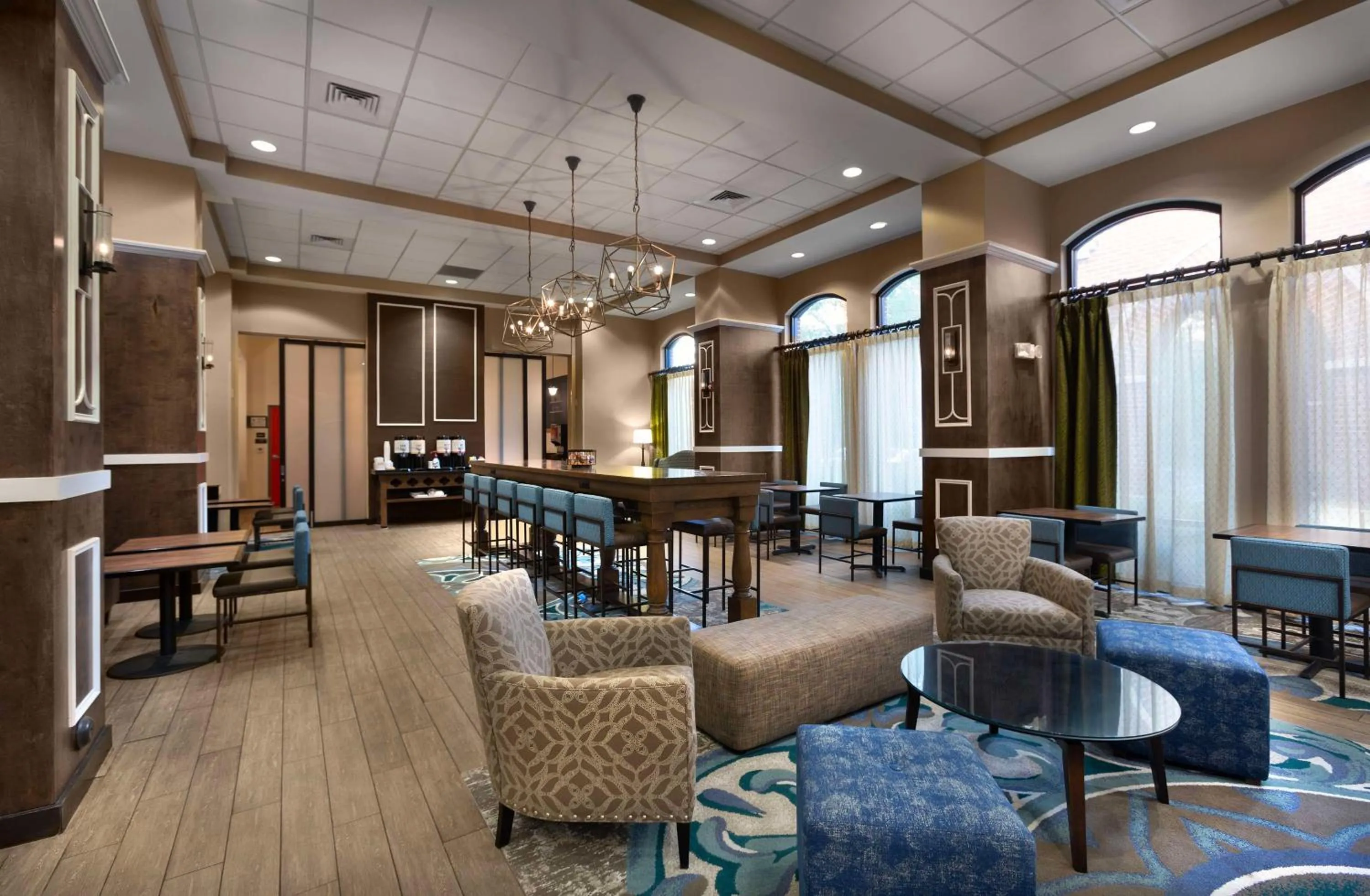 Restaurant/places to eat in Hampton Inn Belmont at Montcross