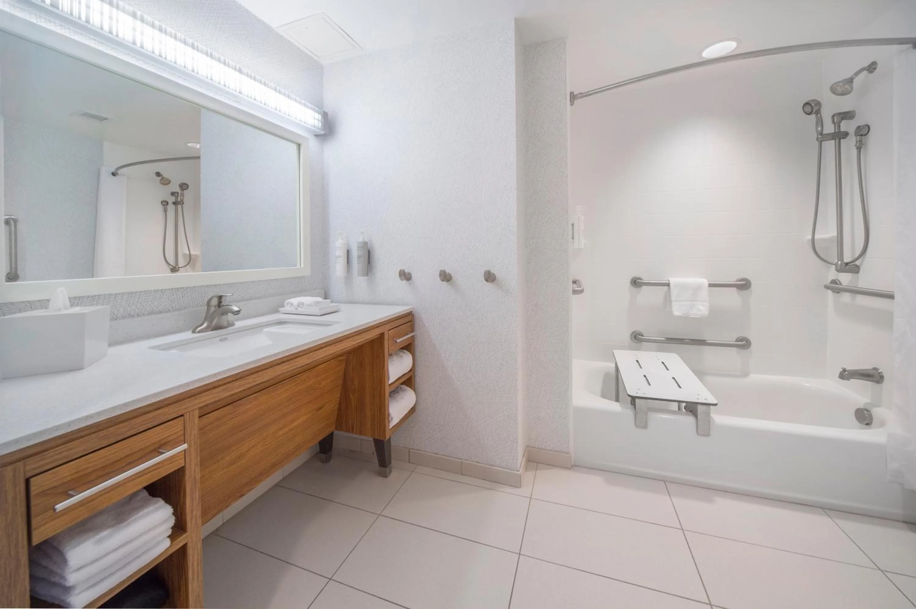 Bathroom in Home2 Suites by Hilton Saratoga Malta