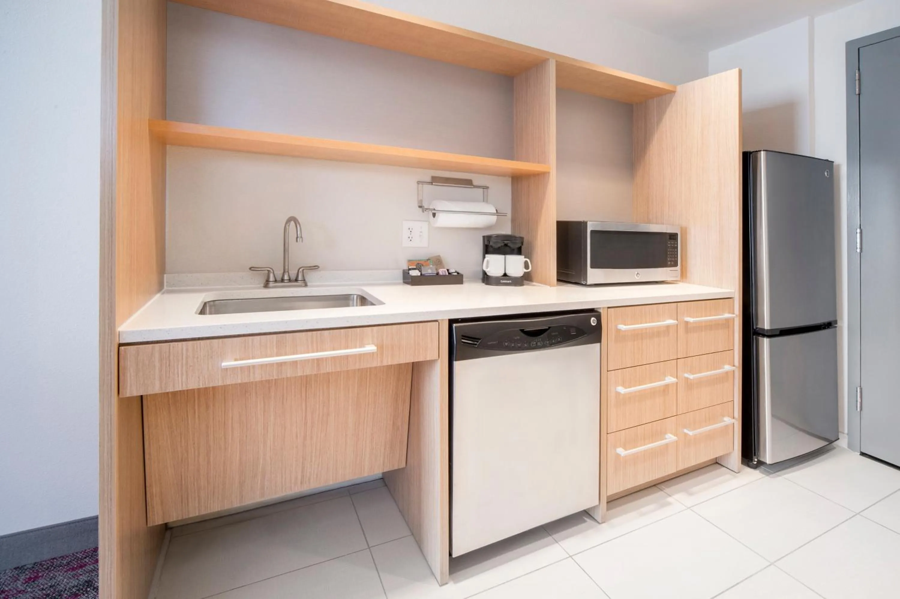 kitchen in Home2 Suites by Hilton Saratoga Malta