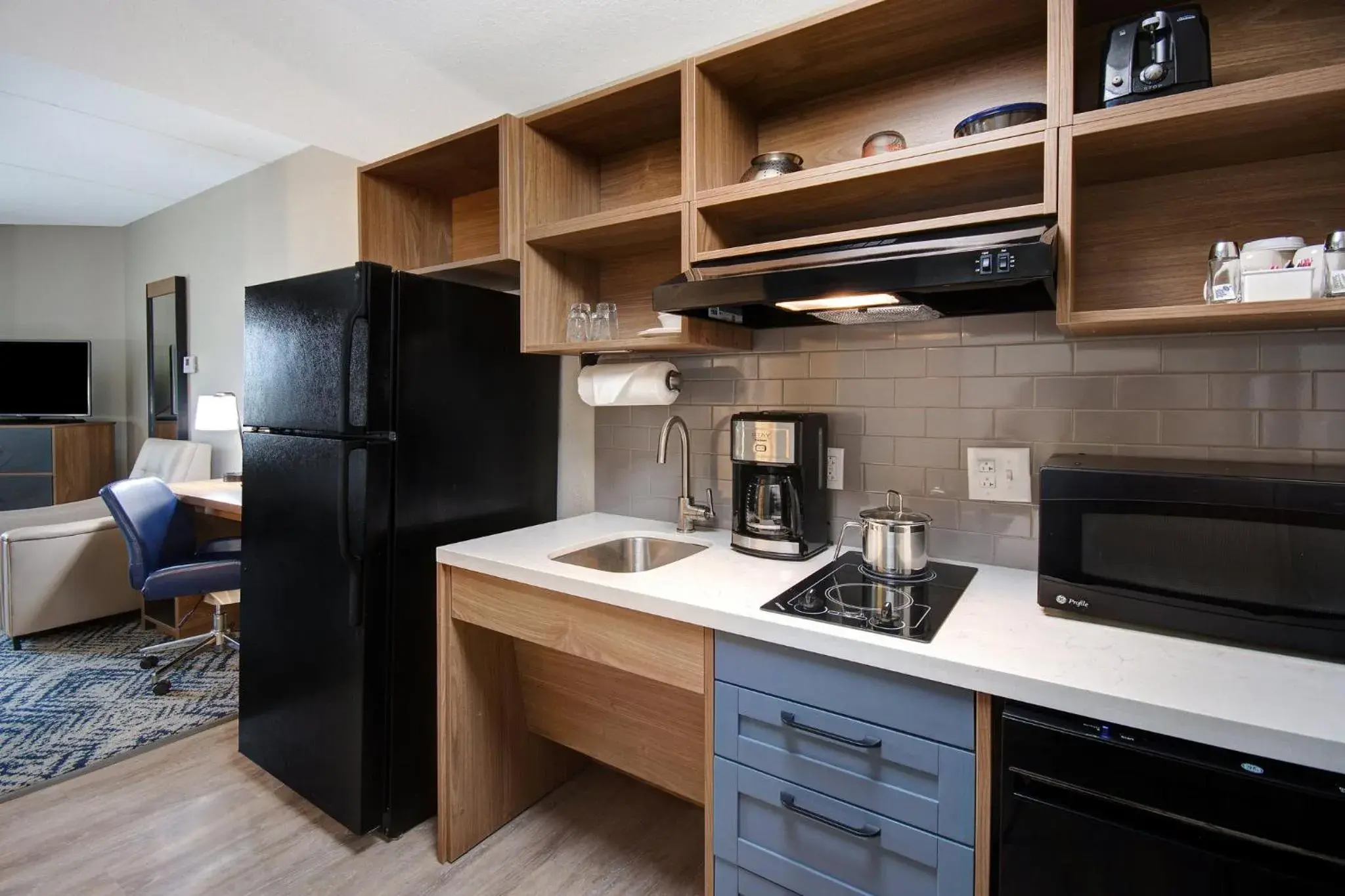 Queen Room with Mobility Accessible Tub - Non-Smoking in Candlewood Suites Columbia-Fort Jackson by IHG Queen Room with Mobility Accessible Tub - Non-Smoking in Candlewood Suites Columbia-Fort Jackson by IHG