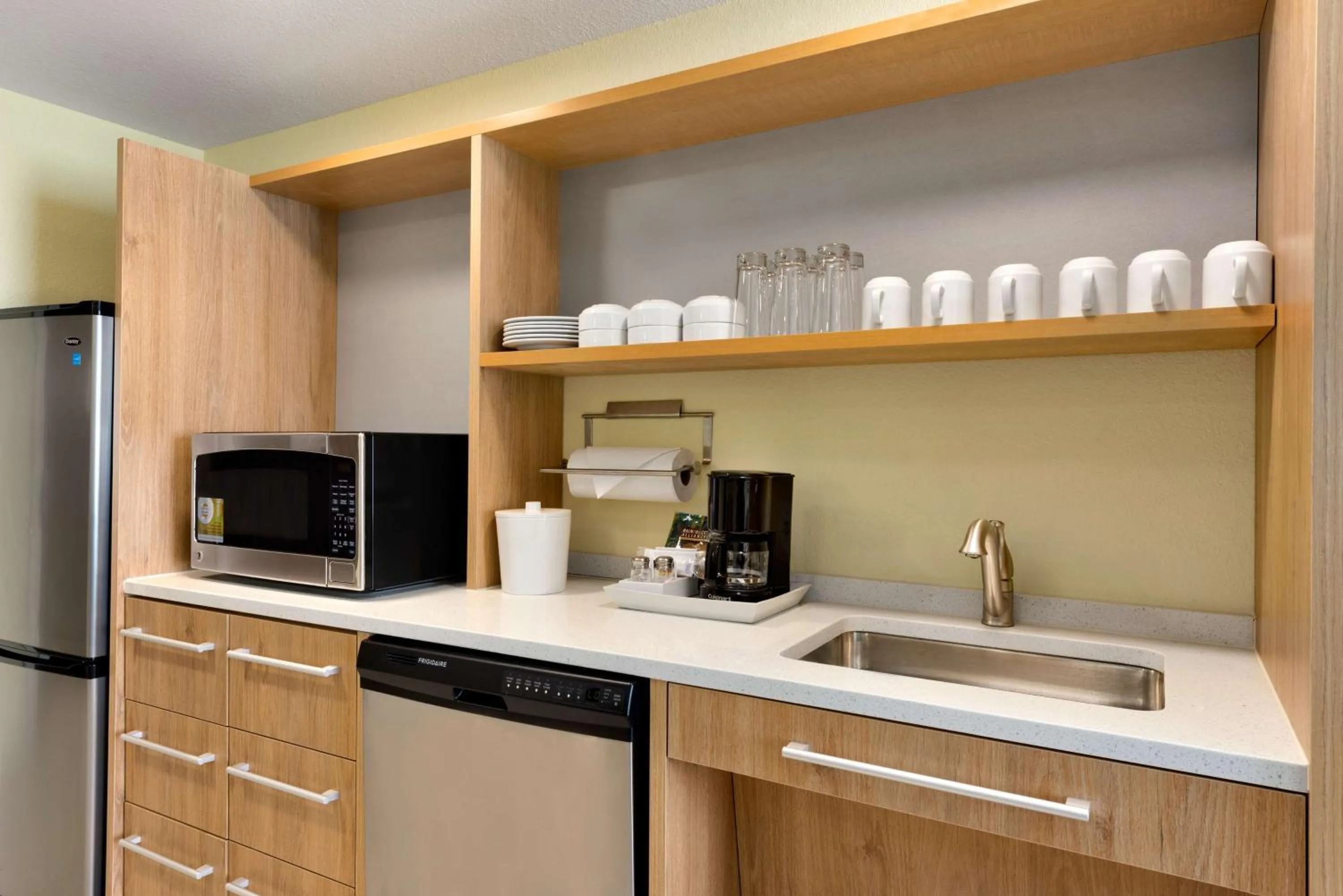 Kitchen or kitchenette in Home2 Suites By Hilton-Cleveland Beachwood