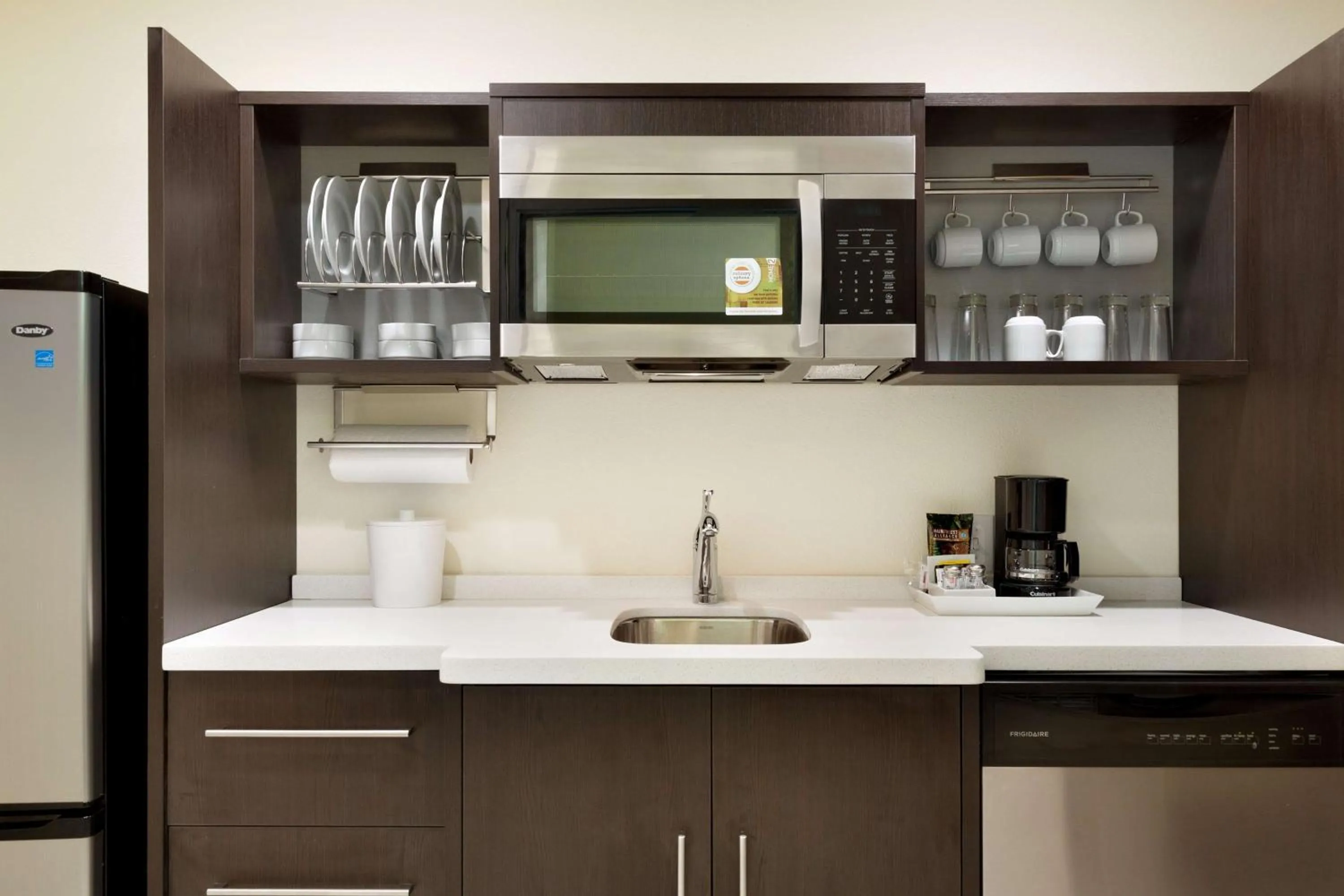 Kitchen or kitchenette in Home2 Suites by Hilton Cincinnati Liberty Township