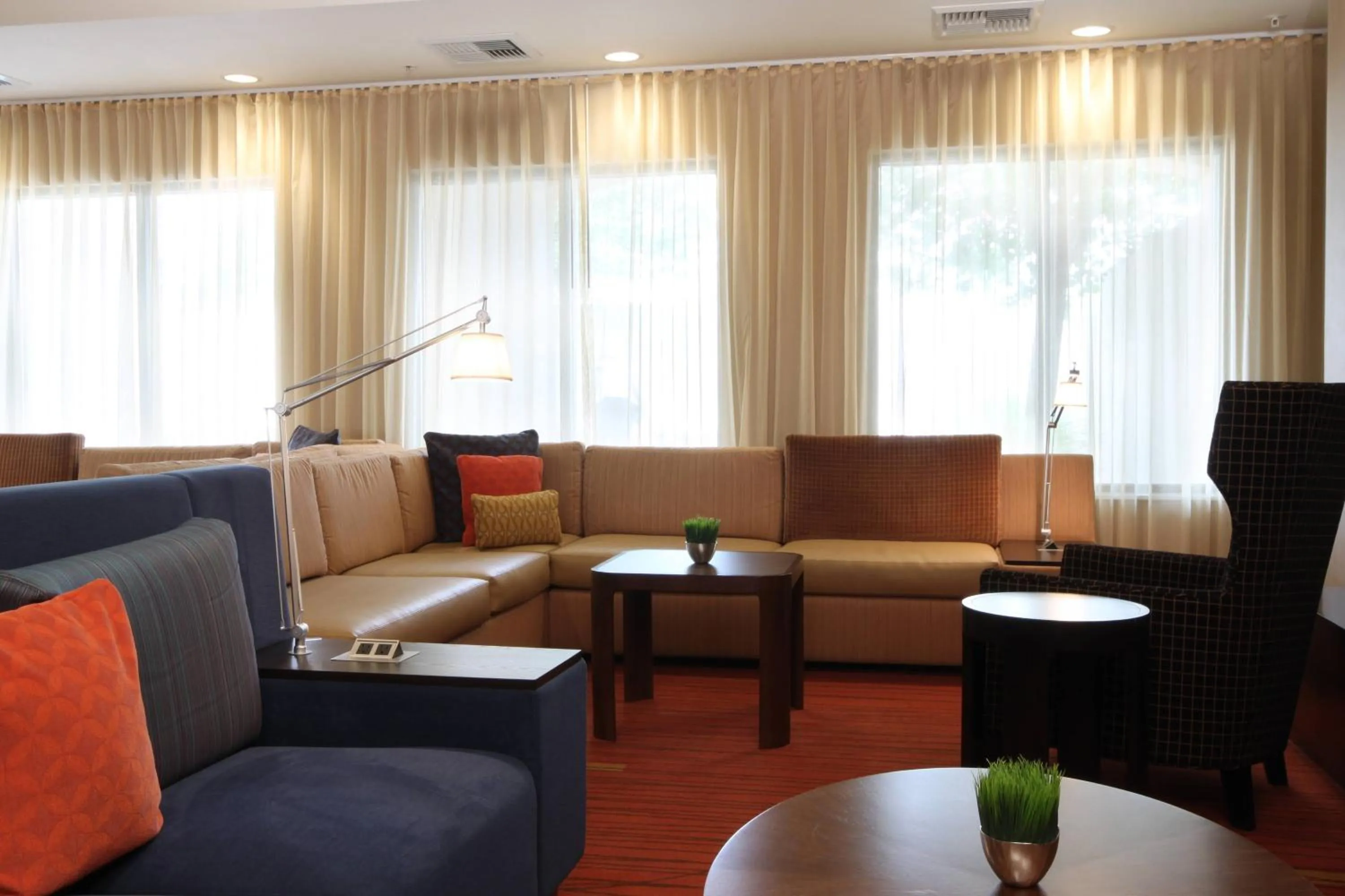 Lobby or reception in Courtyard By Marriott Salinas Monterey