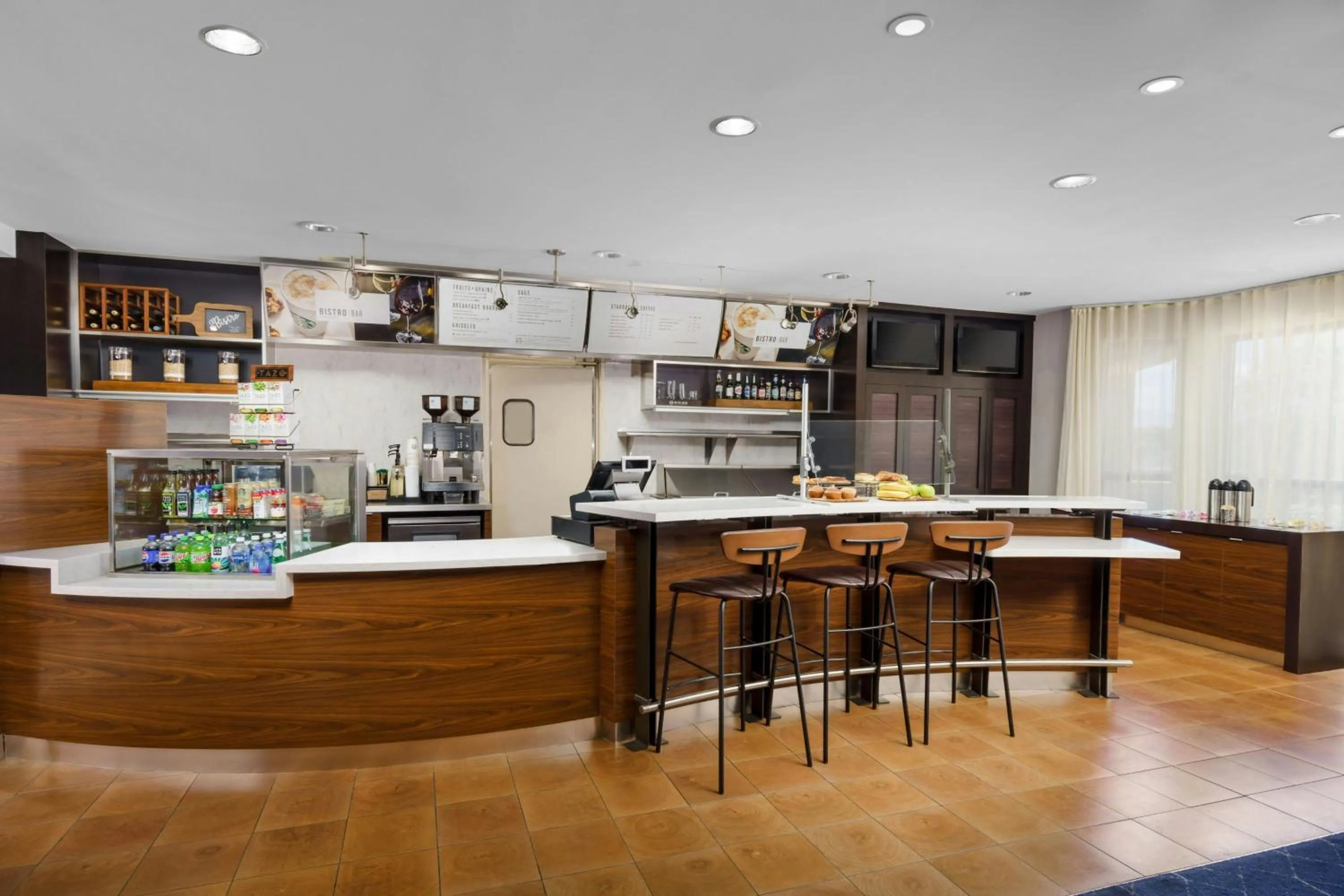 Restaurant/places to eat in Courtyard By Marriott Salinas Monterey