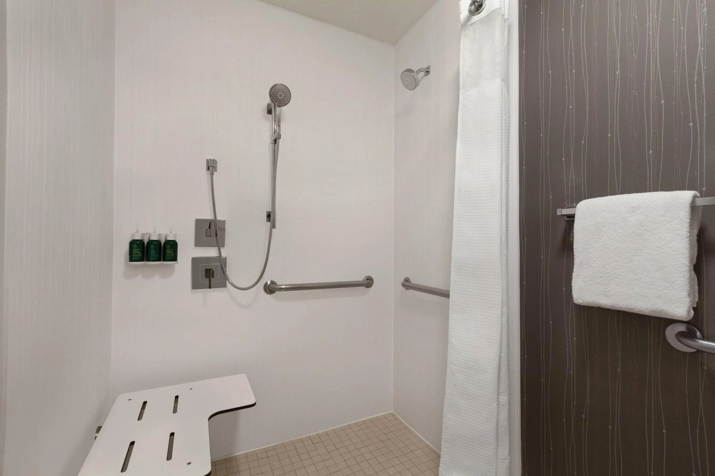 Bathroom in Courtyard By Marriott Salinas Monterey
