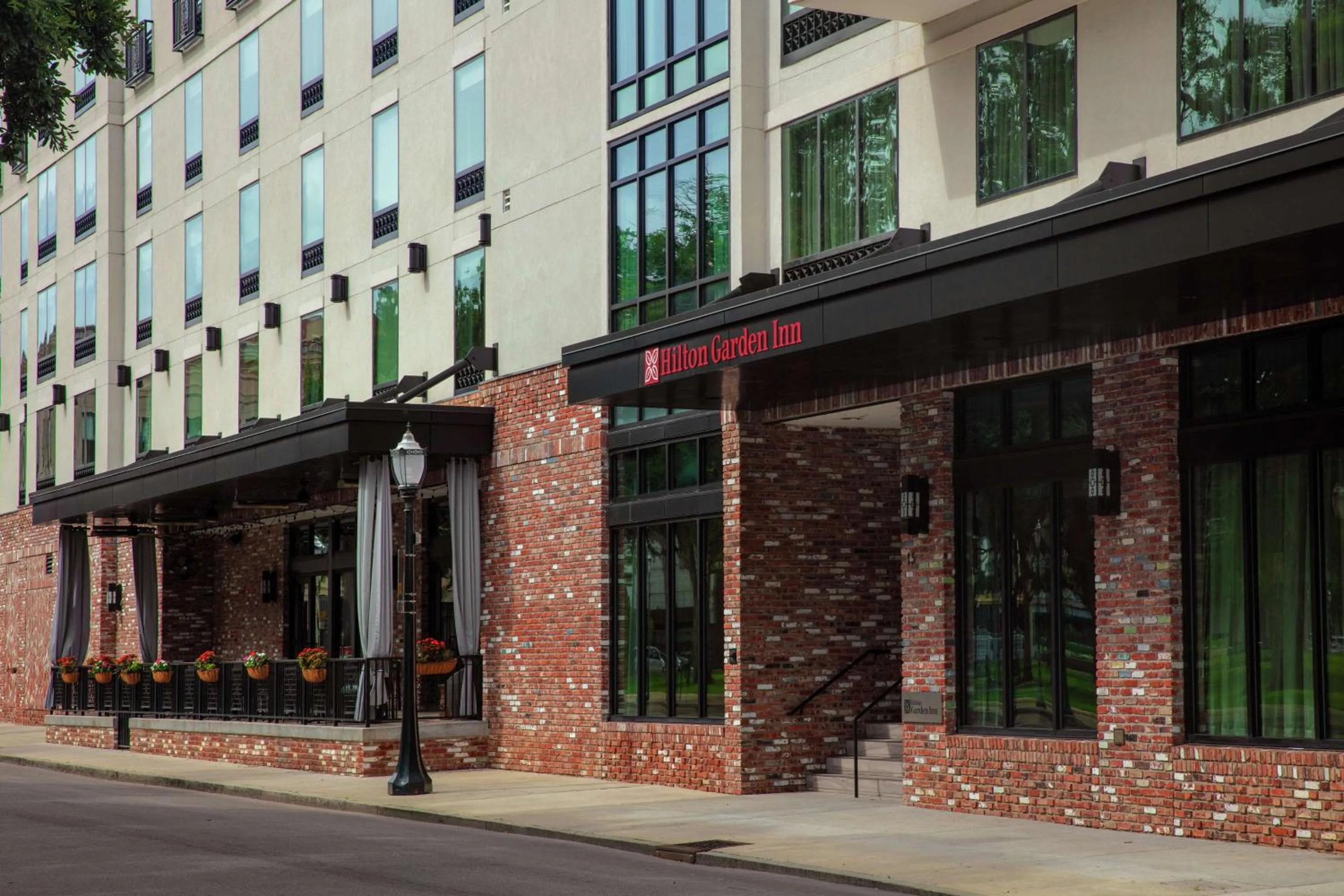 Property building in Hilton Garden Inn Mobile Downtown