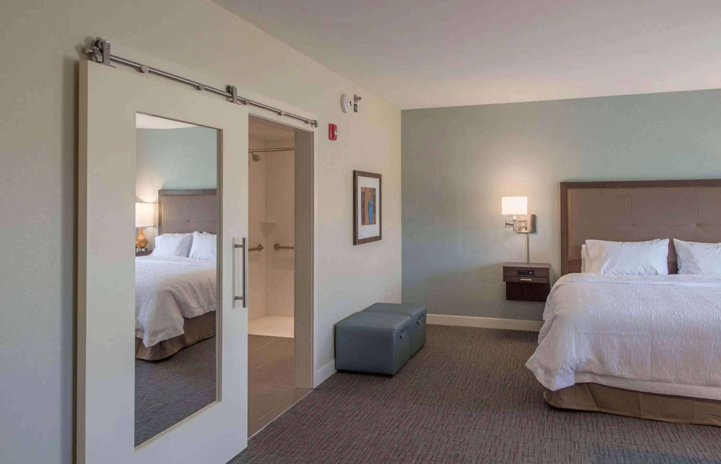 Bathroom, Bed in Hampton Inn & Suites Braselton