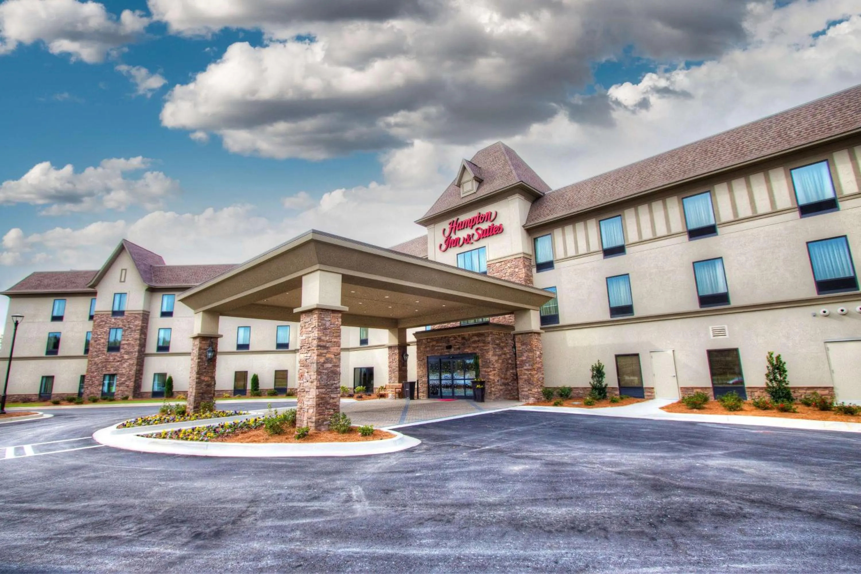Property building in Hampton Inn & Suites Braselton