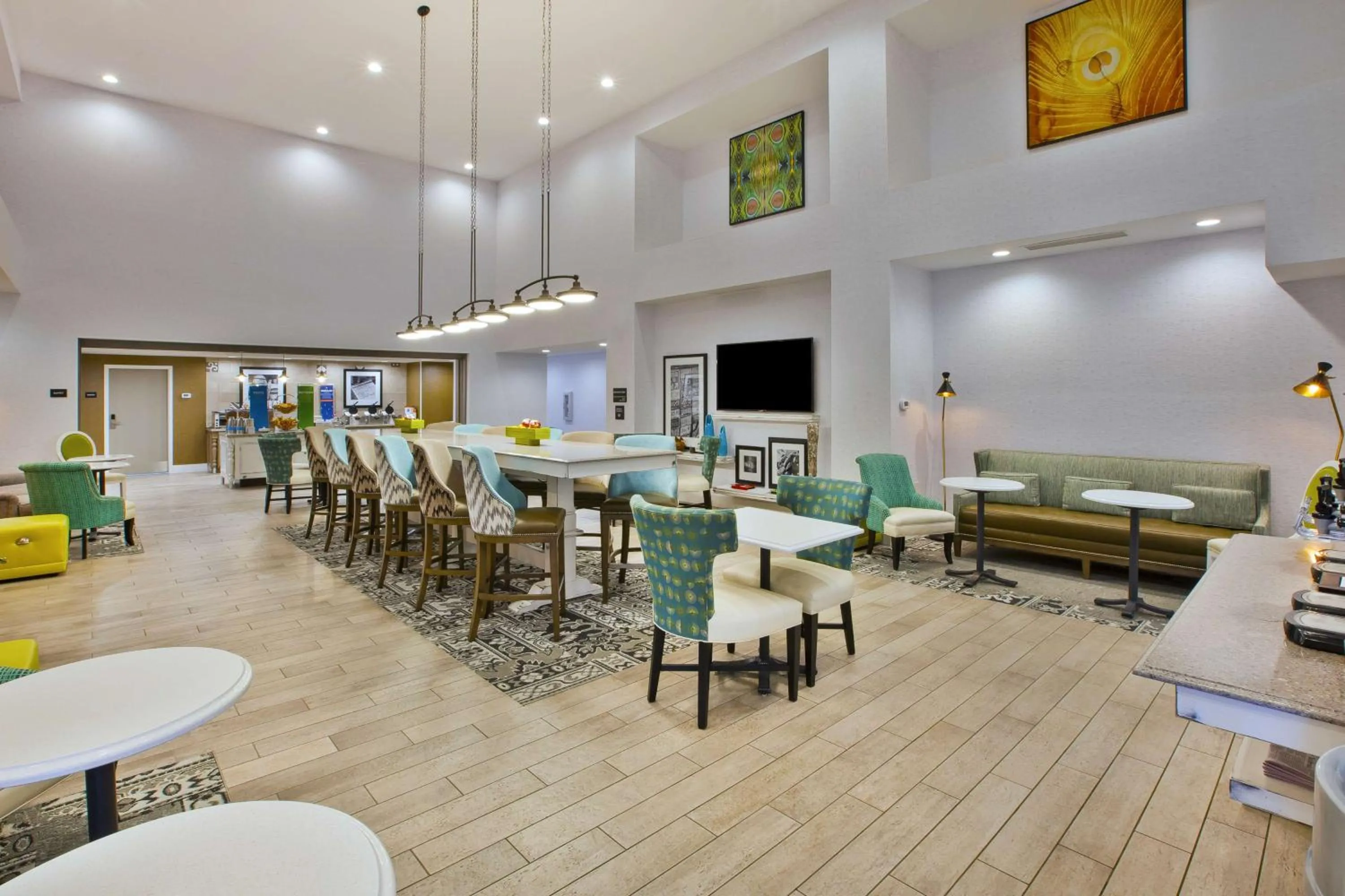 Lobby or reception in Hampton Inn & Suites Alliance