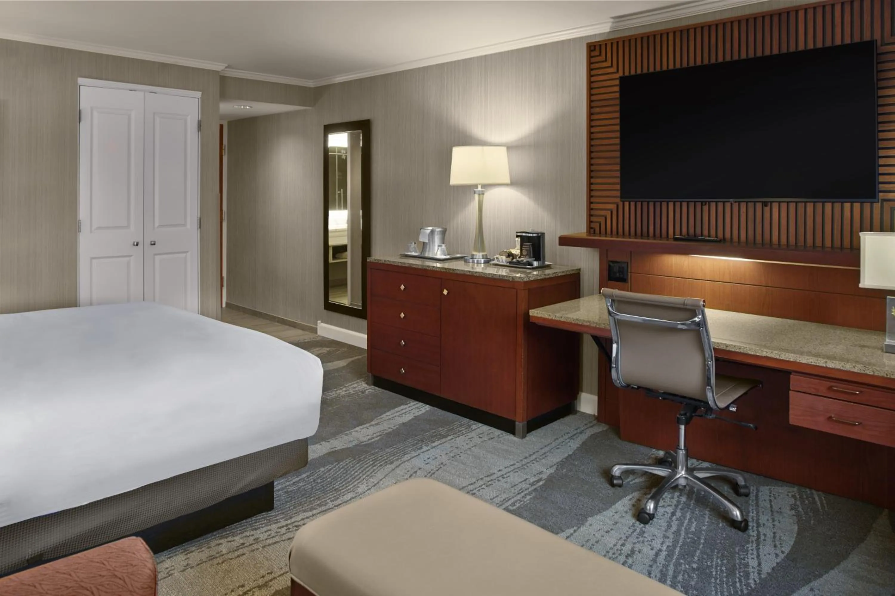 Bed in DoubleTree by Hilton Akron Fairlawn