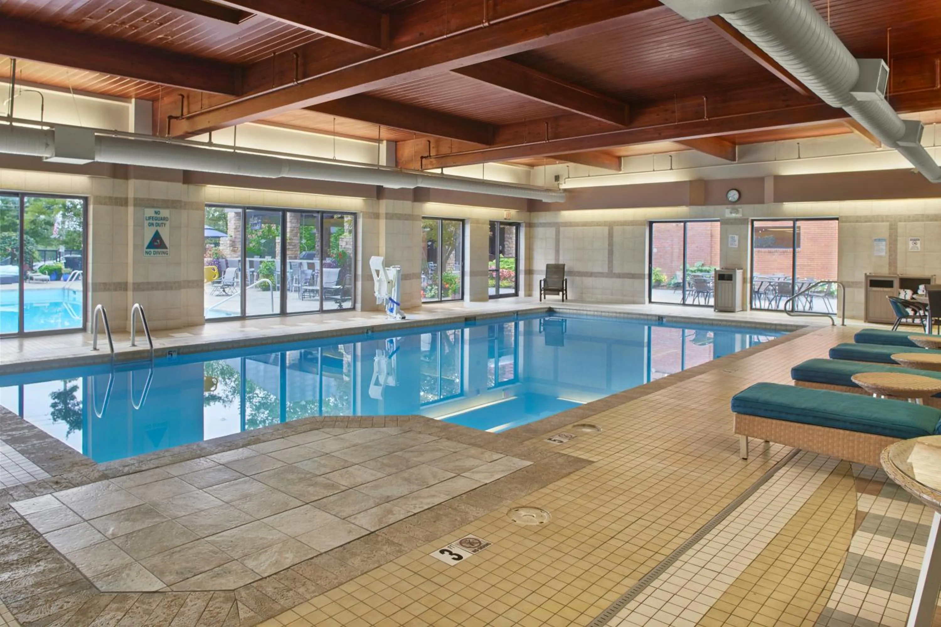 Swimming pool in DoubleTree by Hilton Akron Fairlawn