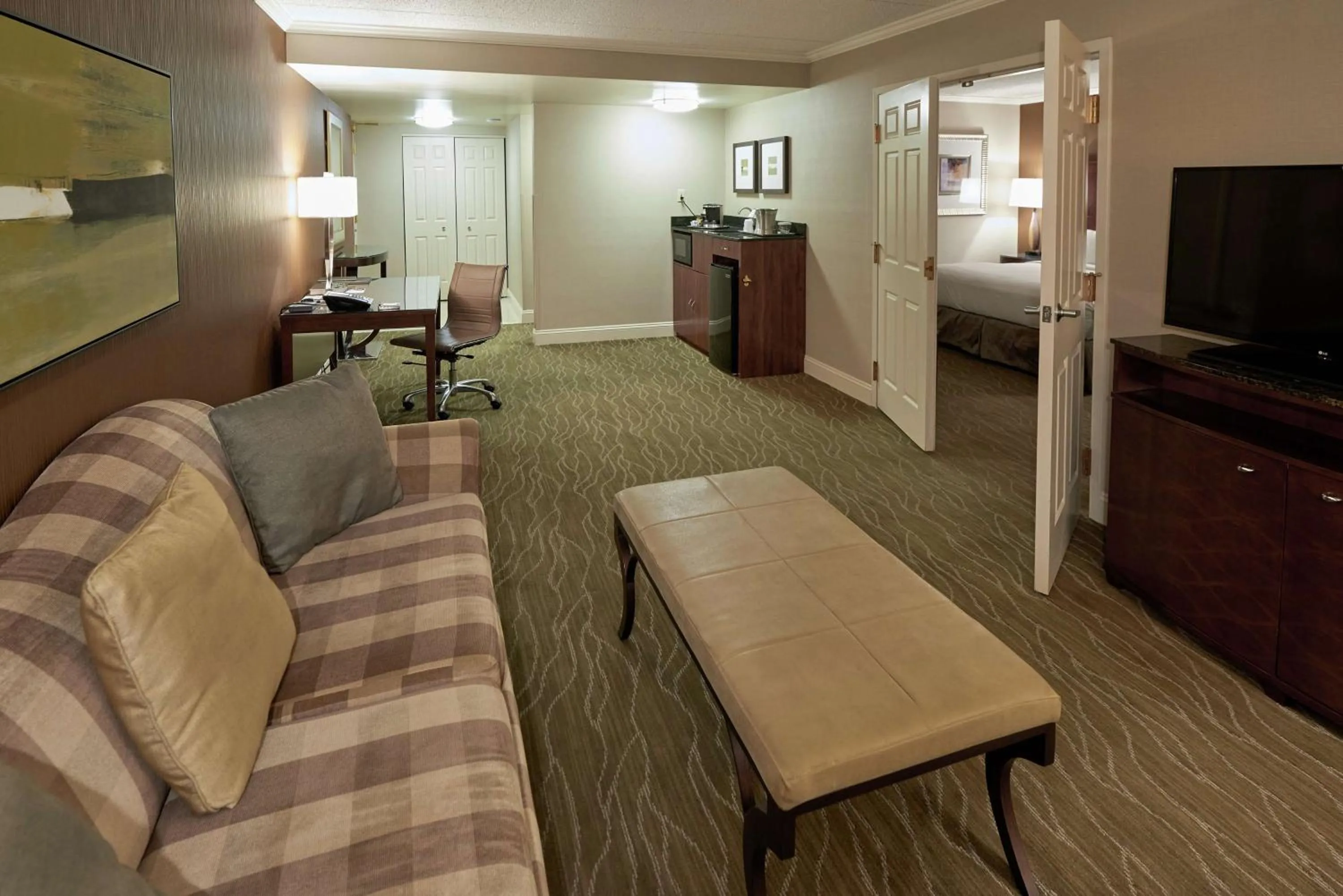 One-Bedroom Suite with Two Queen Beds in DoubleTree by Hilton Akron Fairlawn