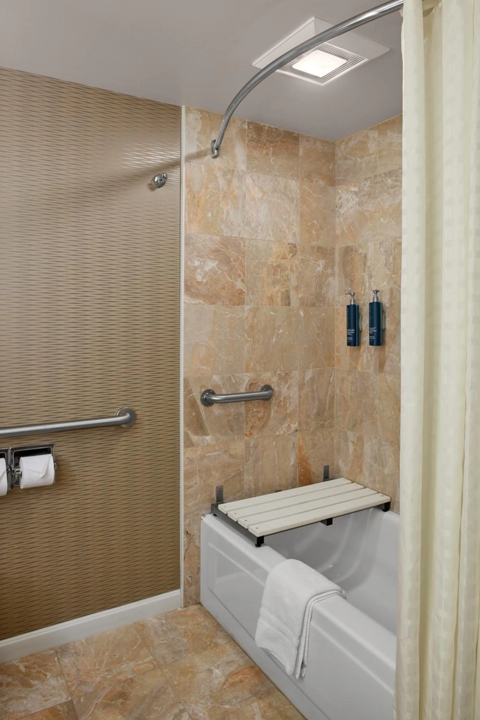 DoubleTree by Hilton Akron Fairlawn