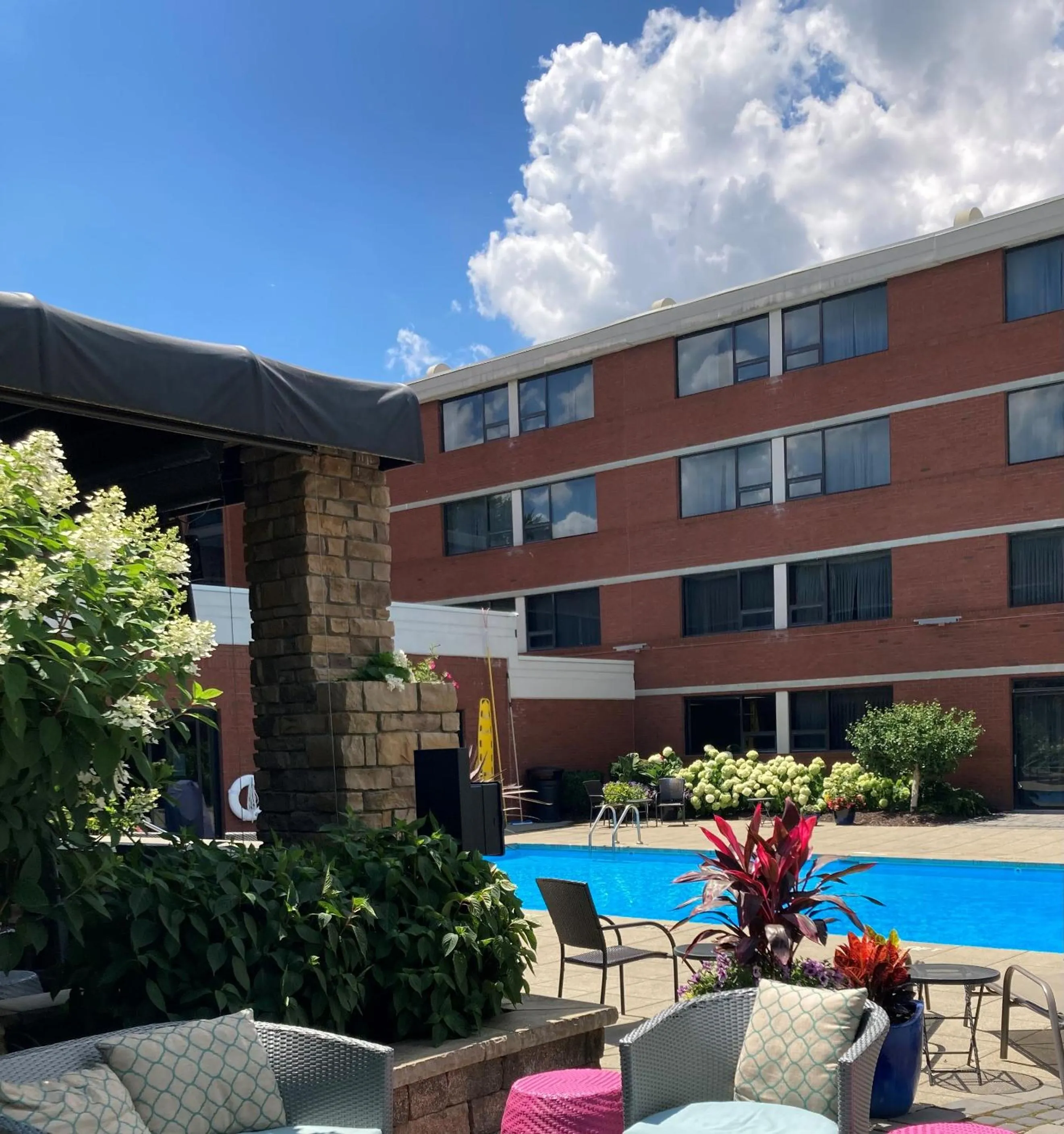 Swimming pool in DoubleTree by Hilton Akron Fairlawn