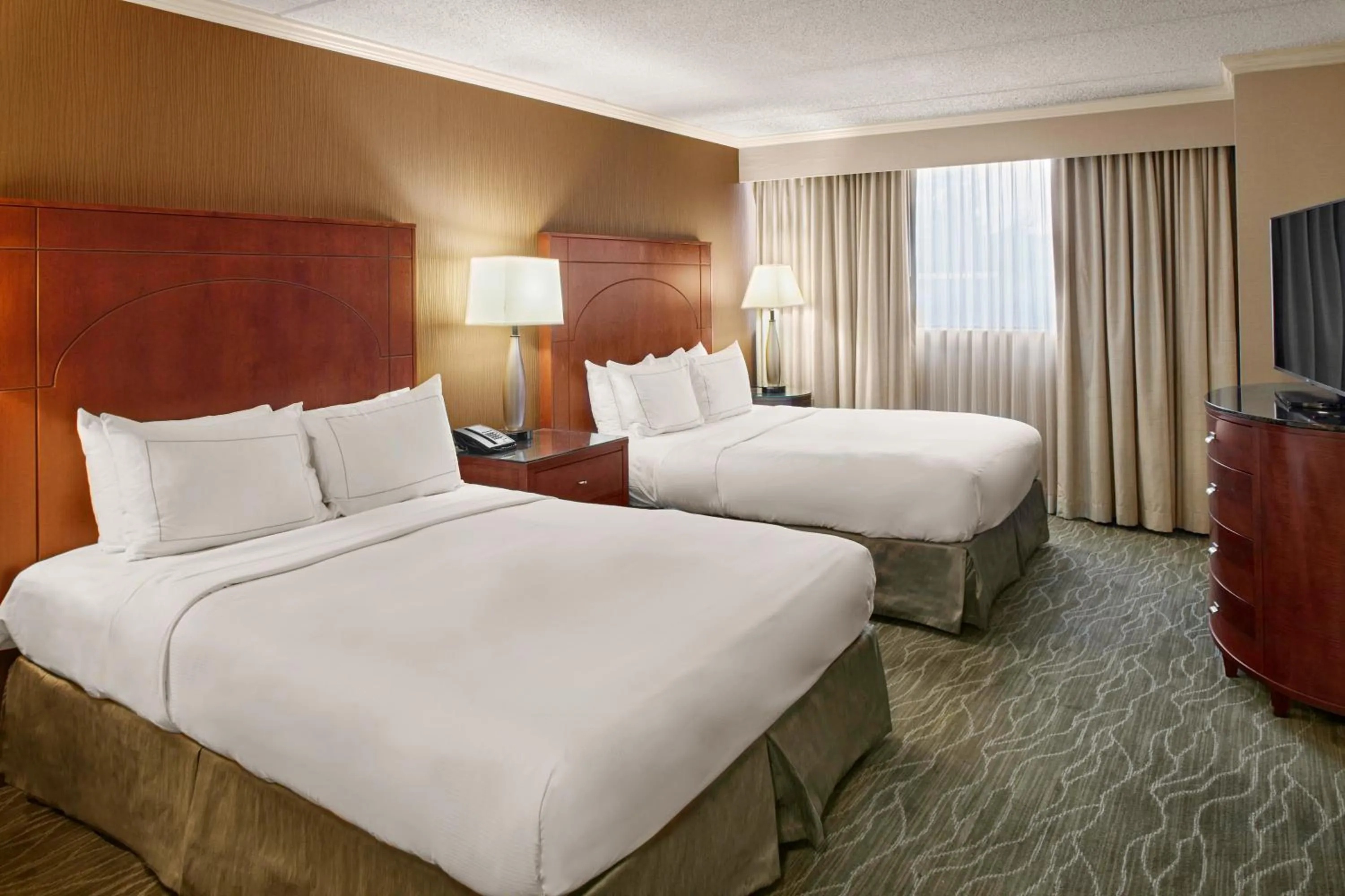 Bed in DoubleTree by Hilton Akron Fairlawn