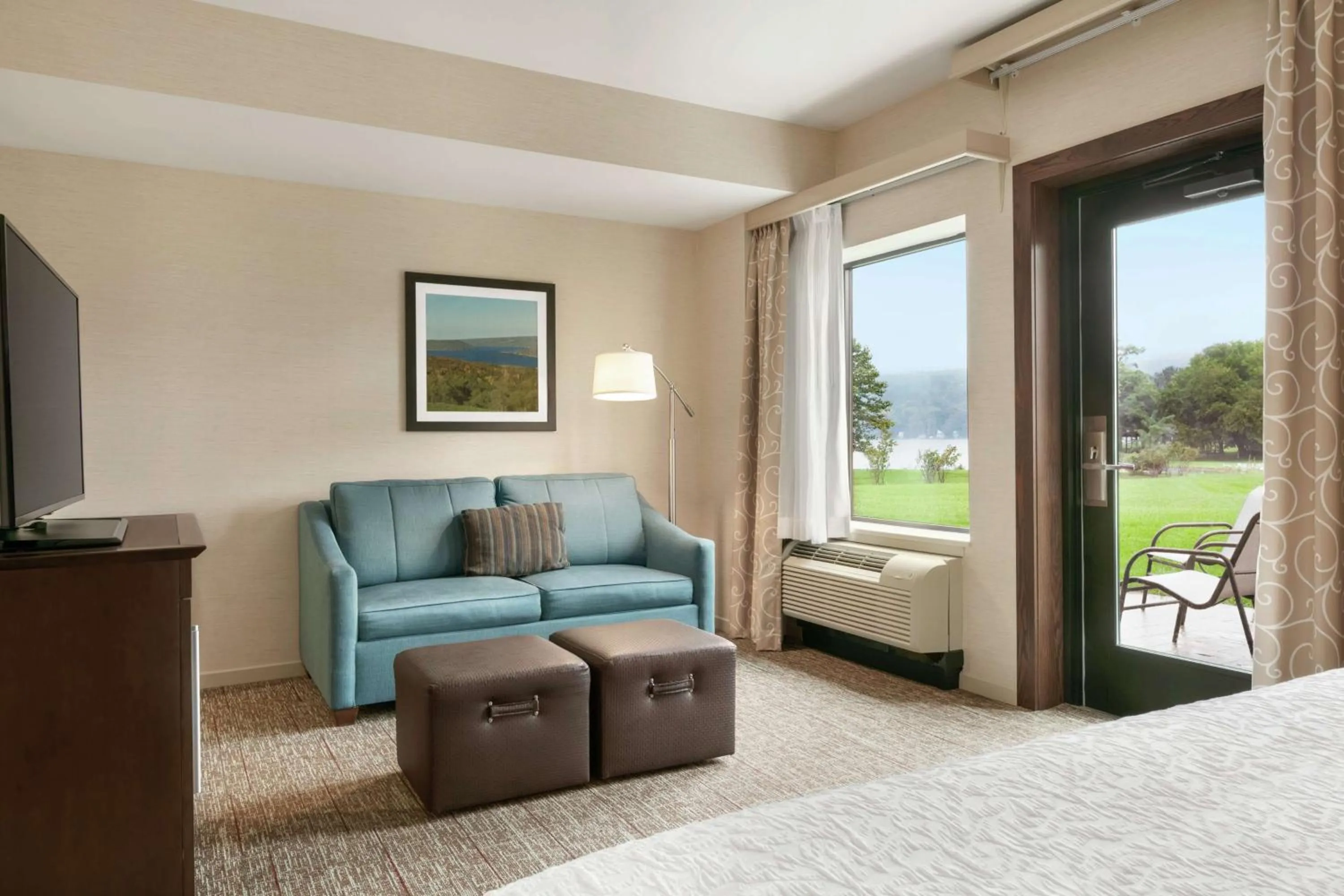 Bedroom, Bed in Hampton Inn Penn Yan, NY