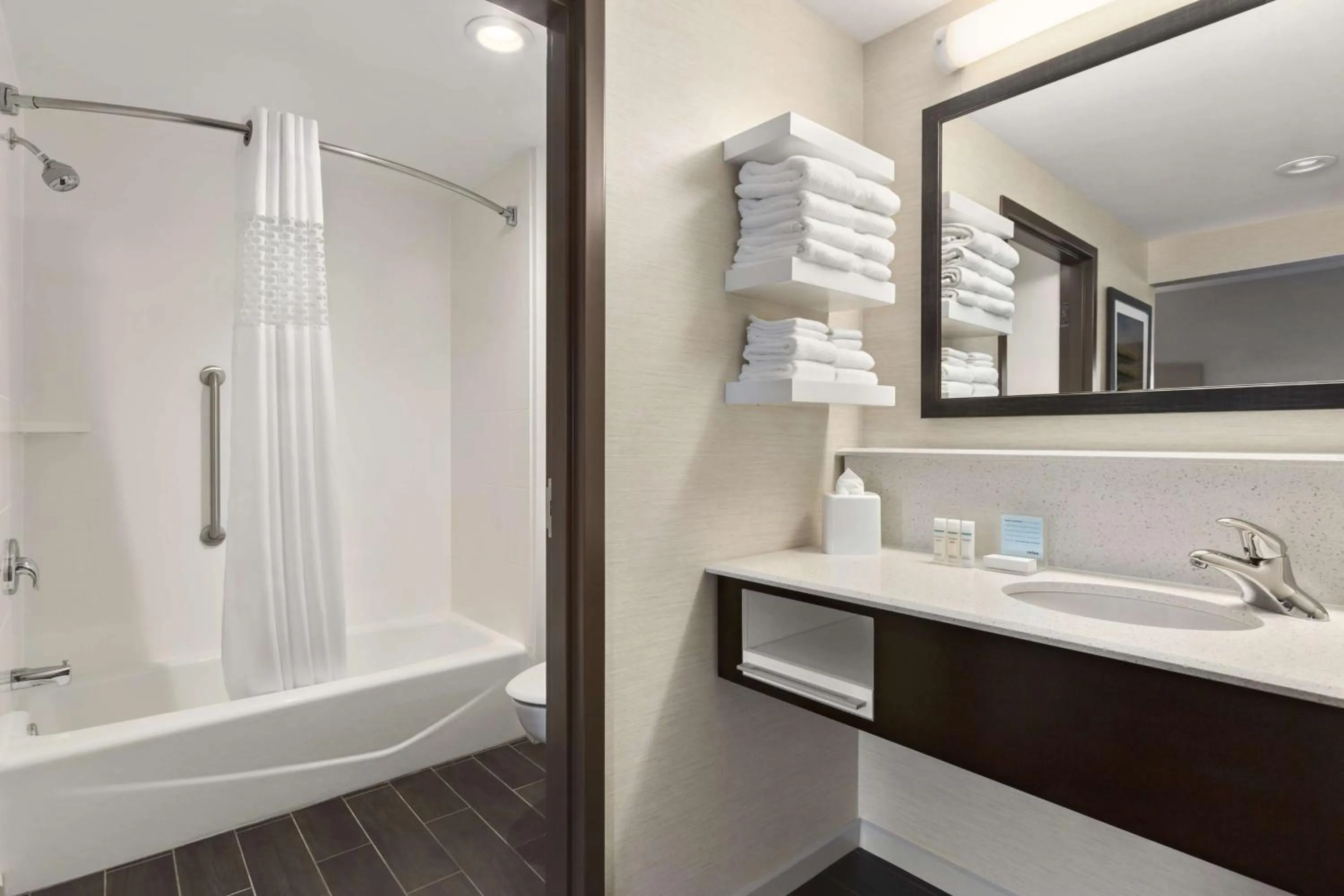 Bed in Hampton Inn Penn Yan, NY