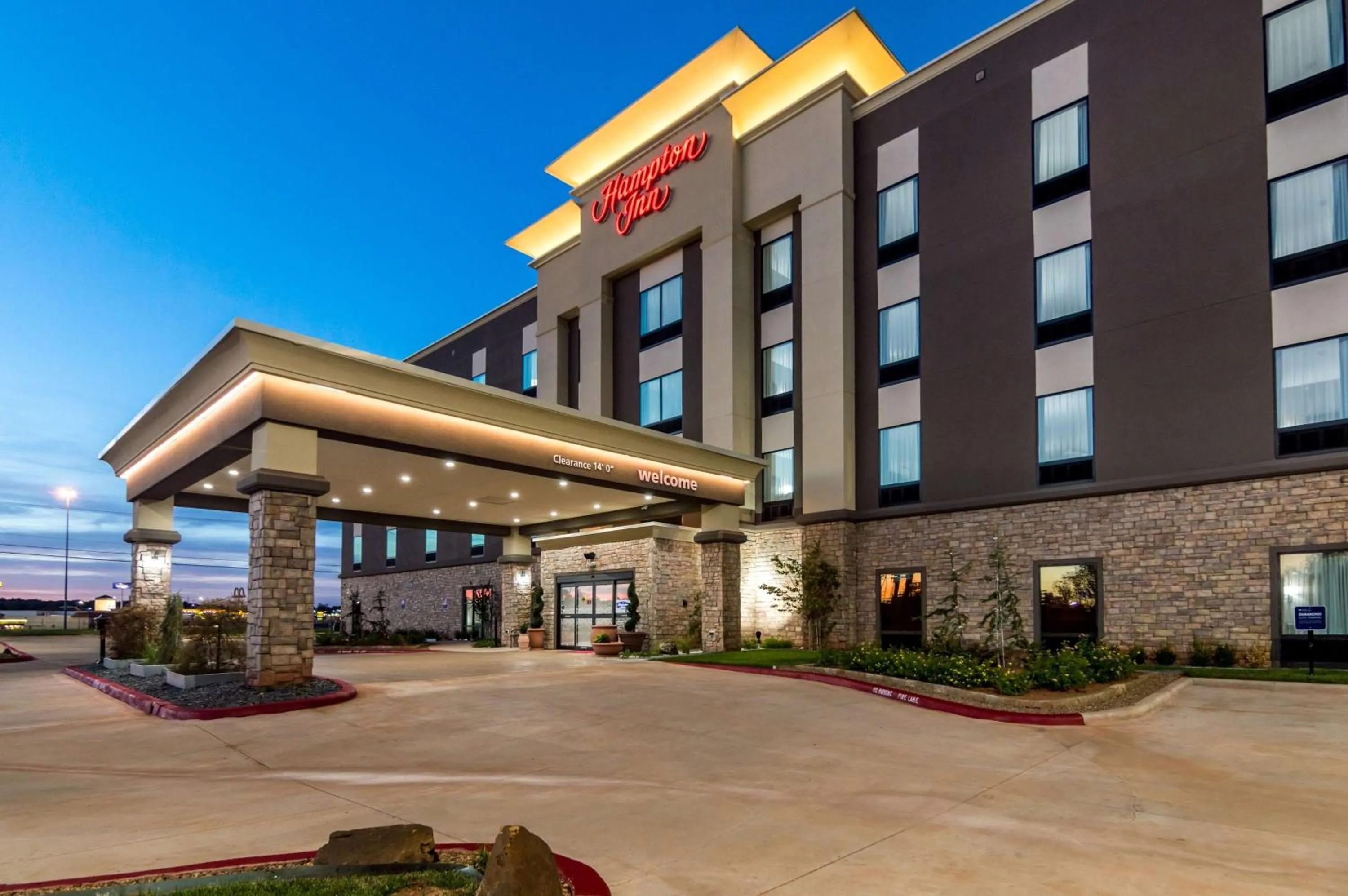 Property building in Hampton Inn Oklahoma City Northeast OK