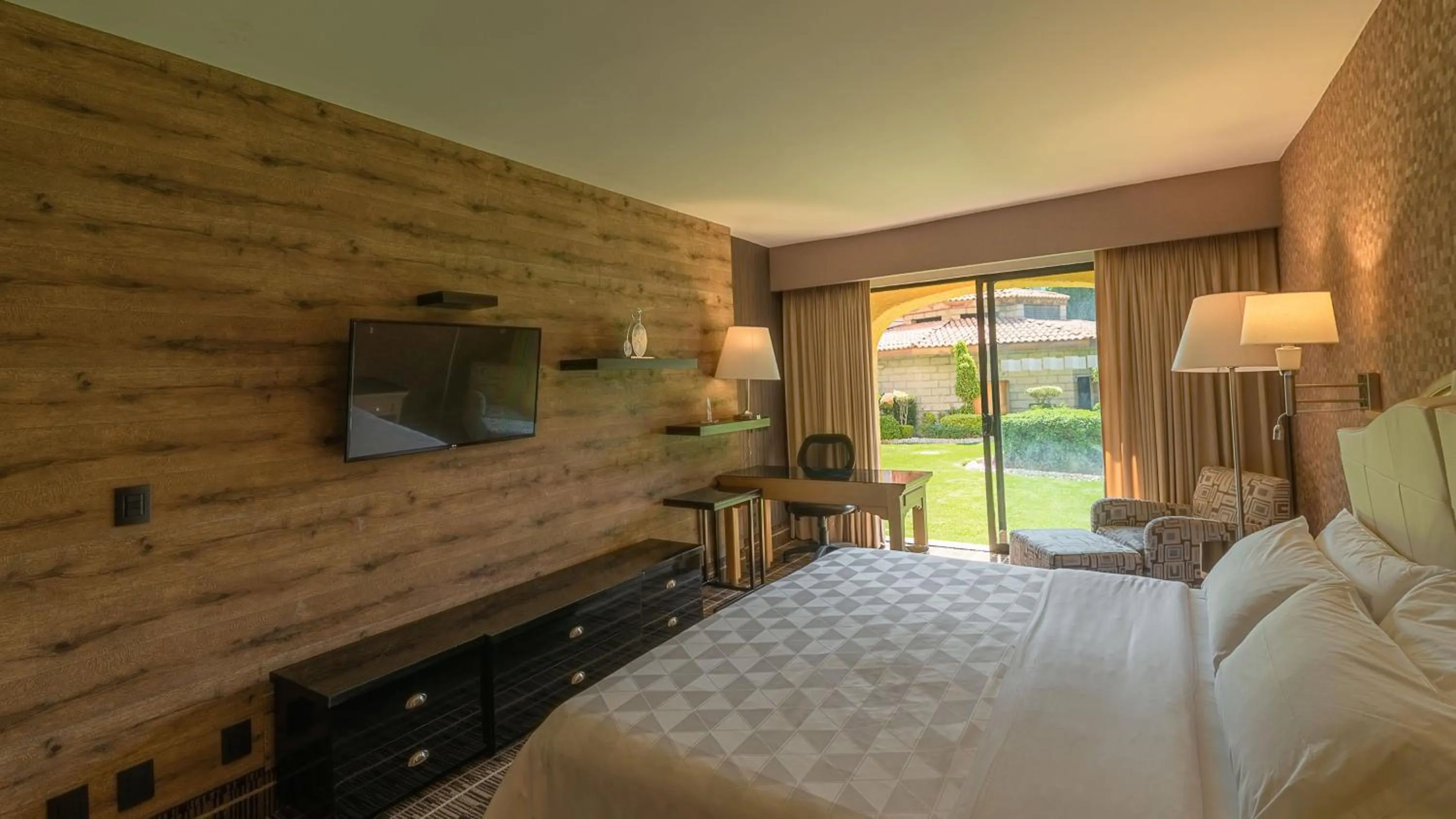 Photo of the whole room, Bed in Holiday Inn Queretaro Centro Historico by IHG