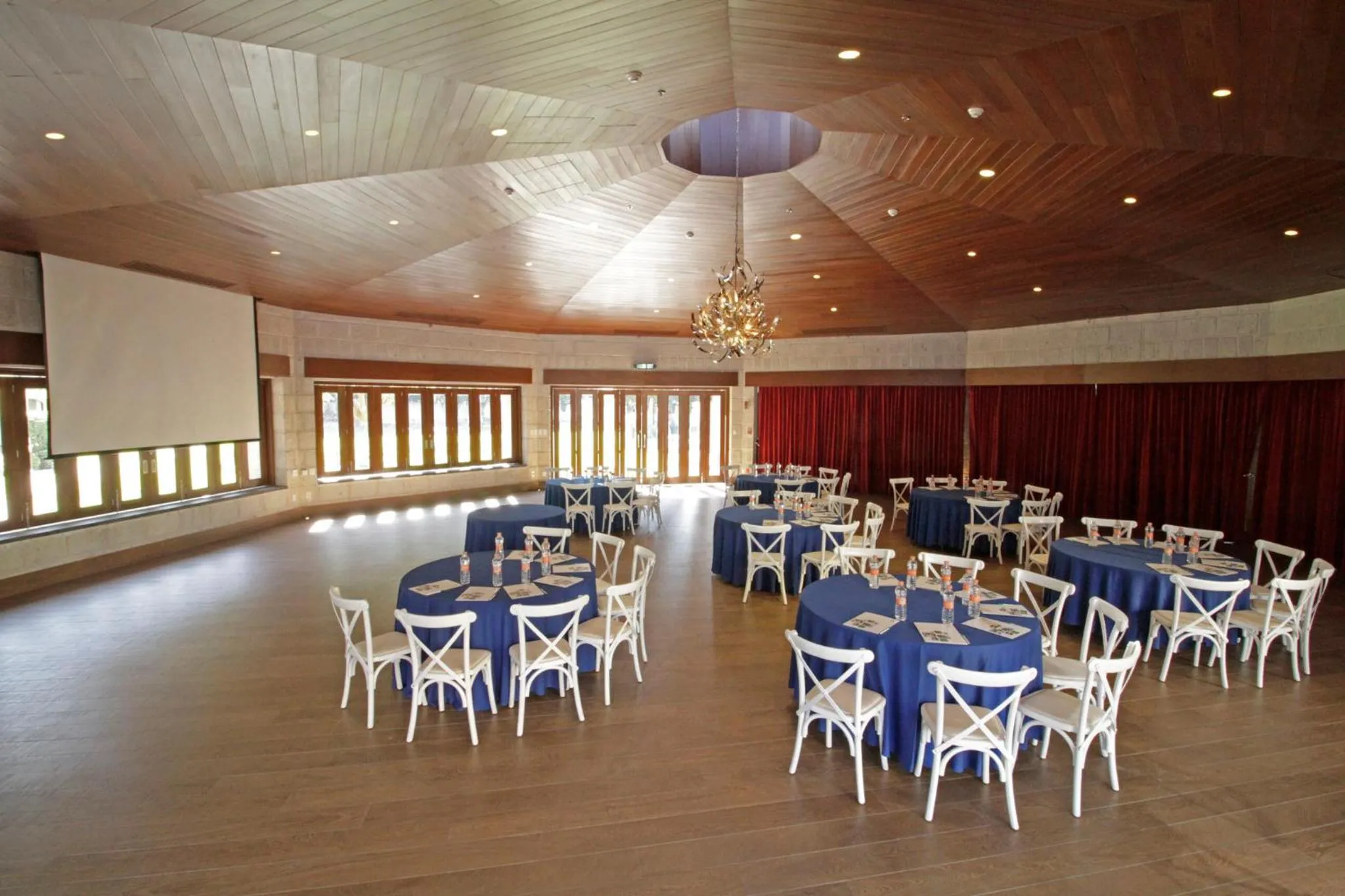 Meeting/conference room in Holiday Inn Queretaro Centro Historico by IHG