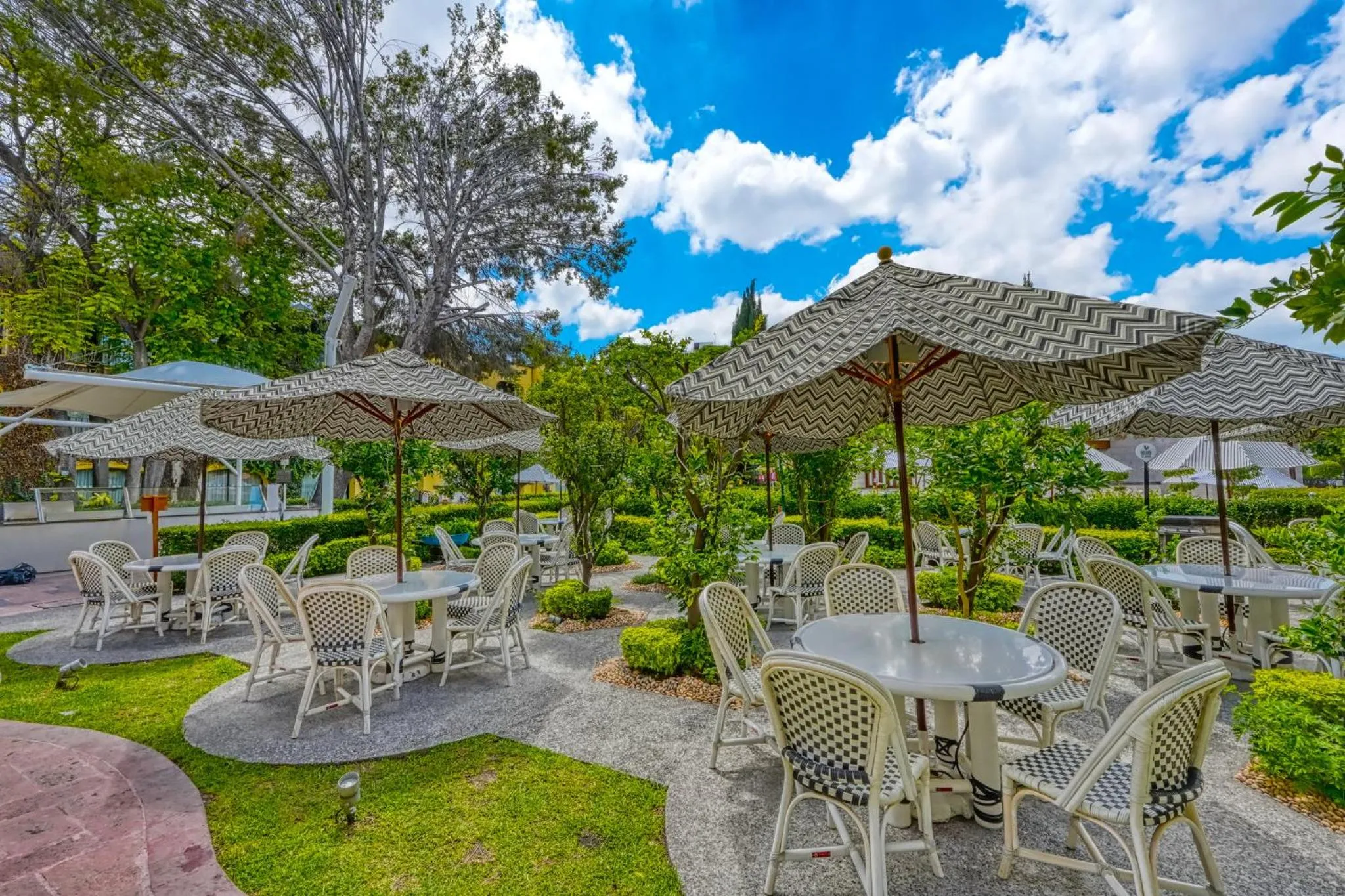 Restaurant/places to eat in Holiday Inn Queretaro Centro Historico by IHG