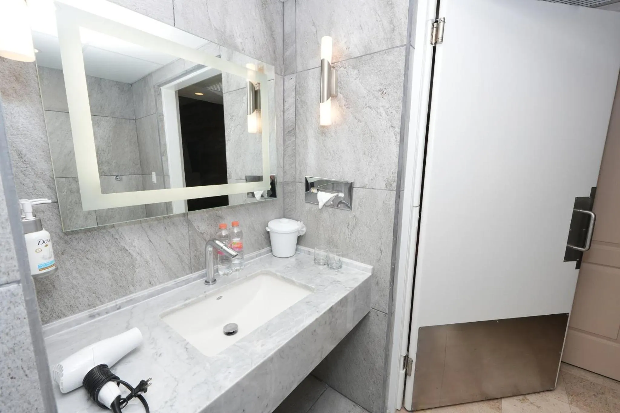 Photo of the whole room in Holiday Inn Queretaro Centro Historico by IHG