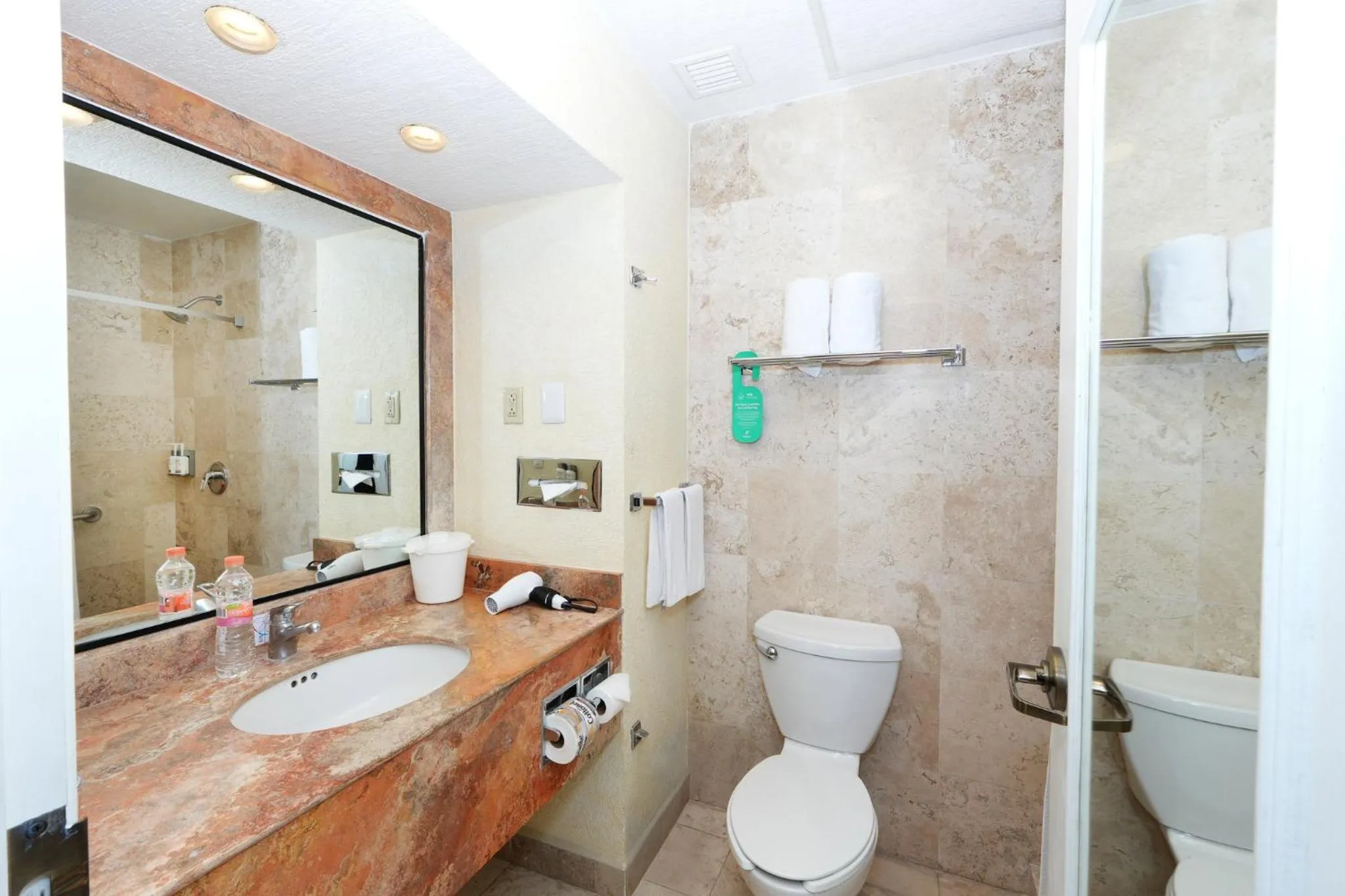 Photo of the whole room in Holiday Inn Queretaro Centro Historico by IHG