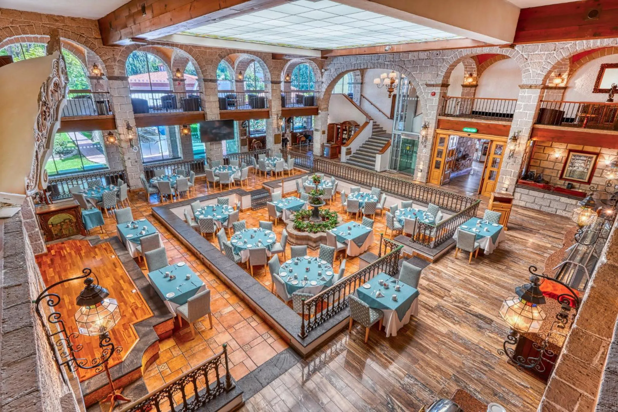 Restaurant/places to eat in Holiday Inn Queretaro Centro Historico by IHG