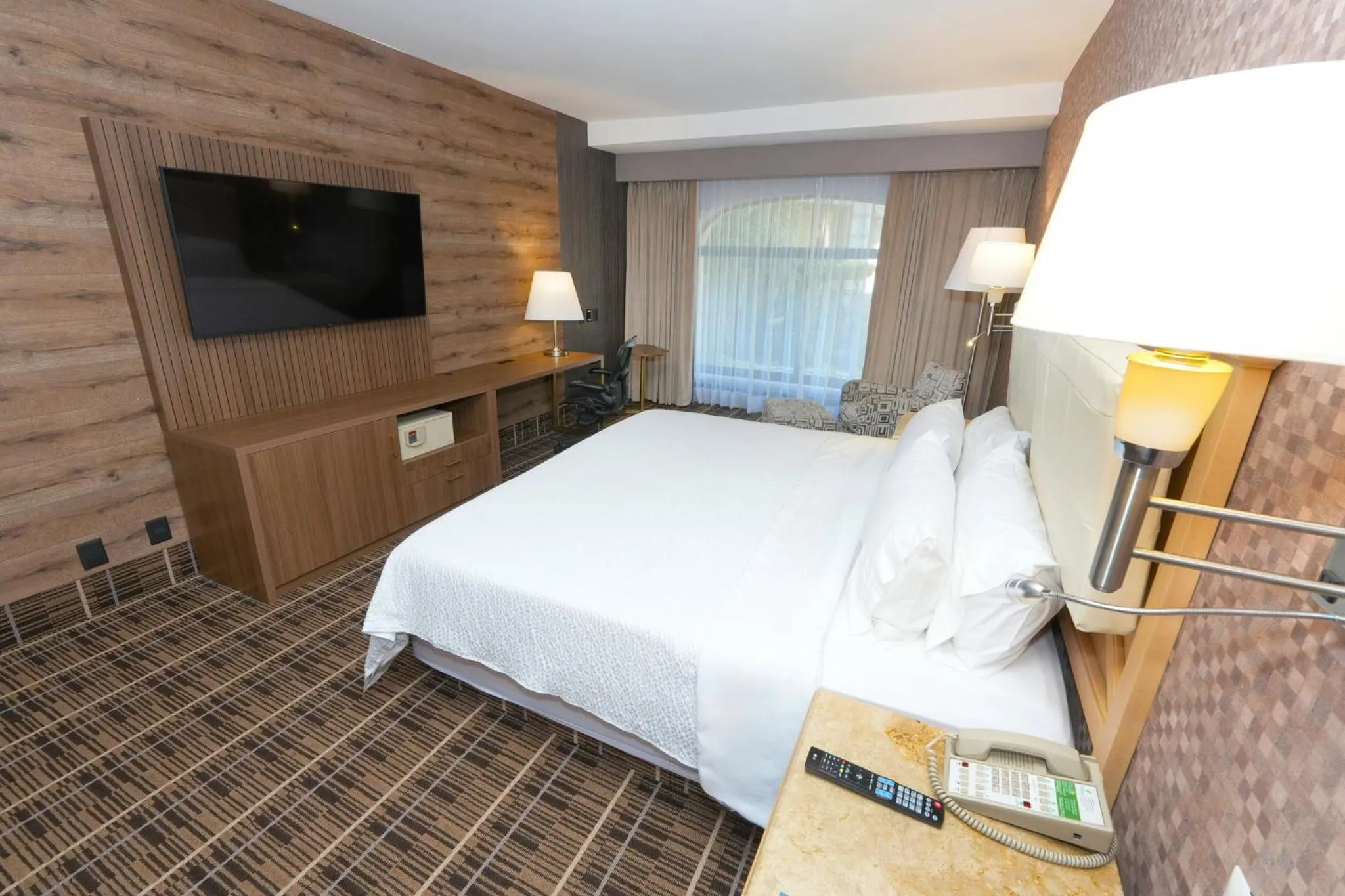 Photo of the whole room, Bed in Holiday Inn Queretaro Centro Historico by IHG