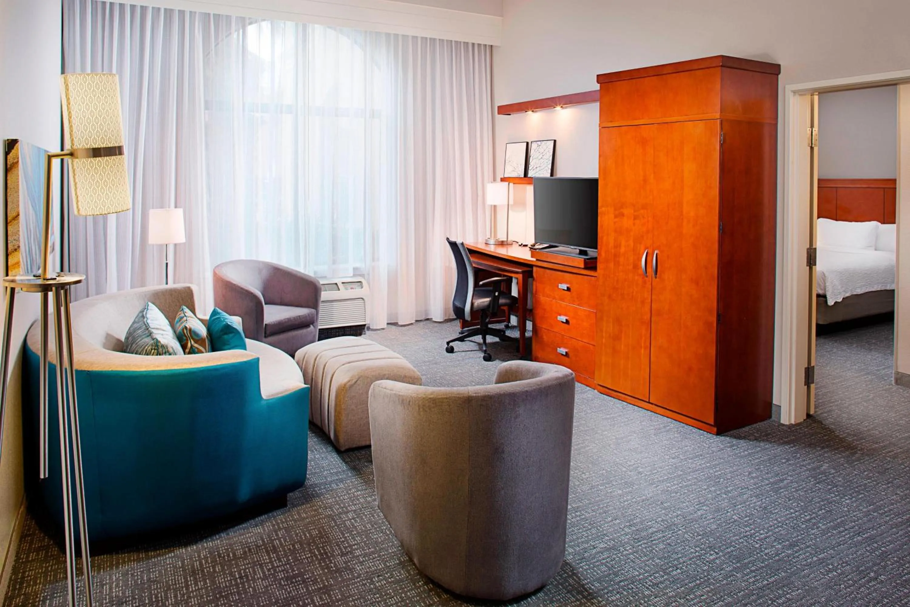 Living room, Bed in Courtyard by Marriott San Antonio SeaWorld Westover Hills