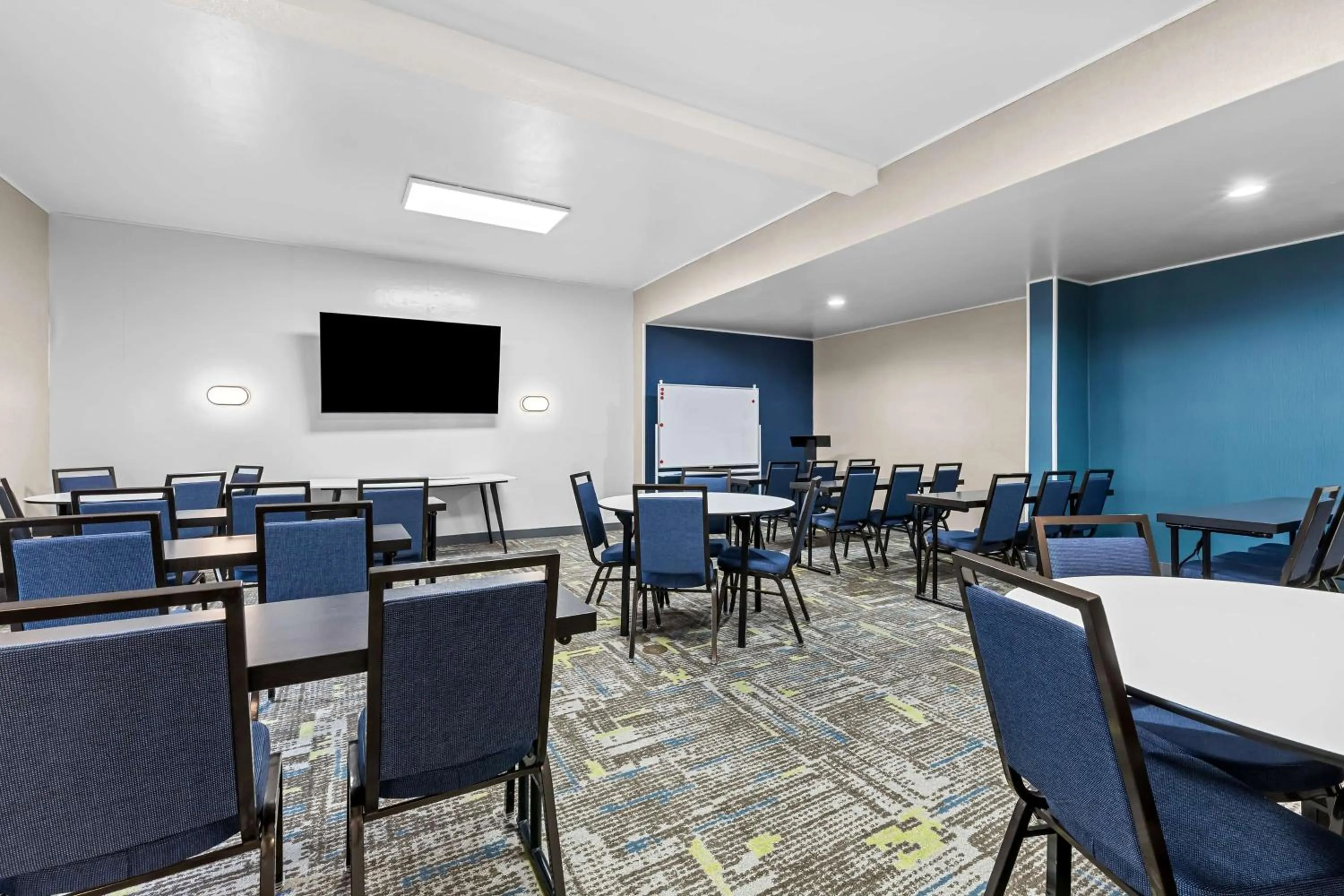 Meeting/conference room in Hampton Inn Florence Midtown near University of North Alabama