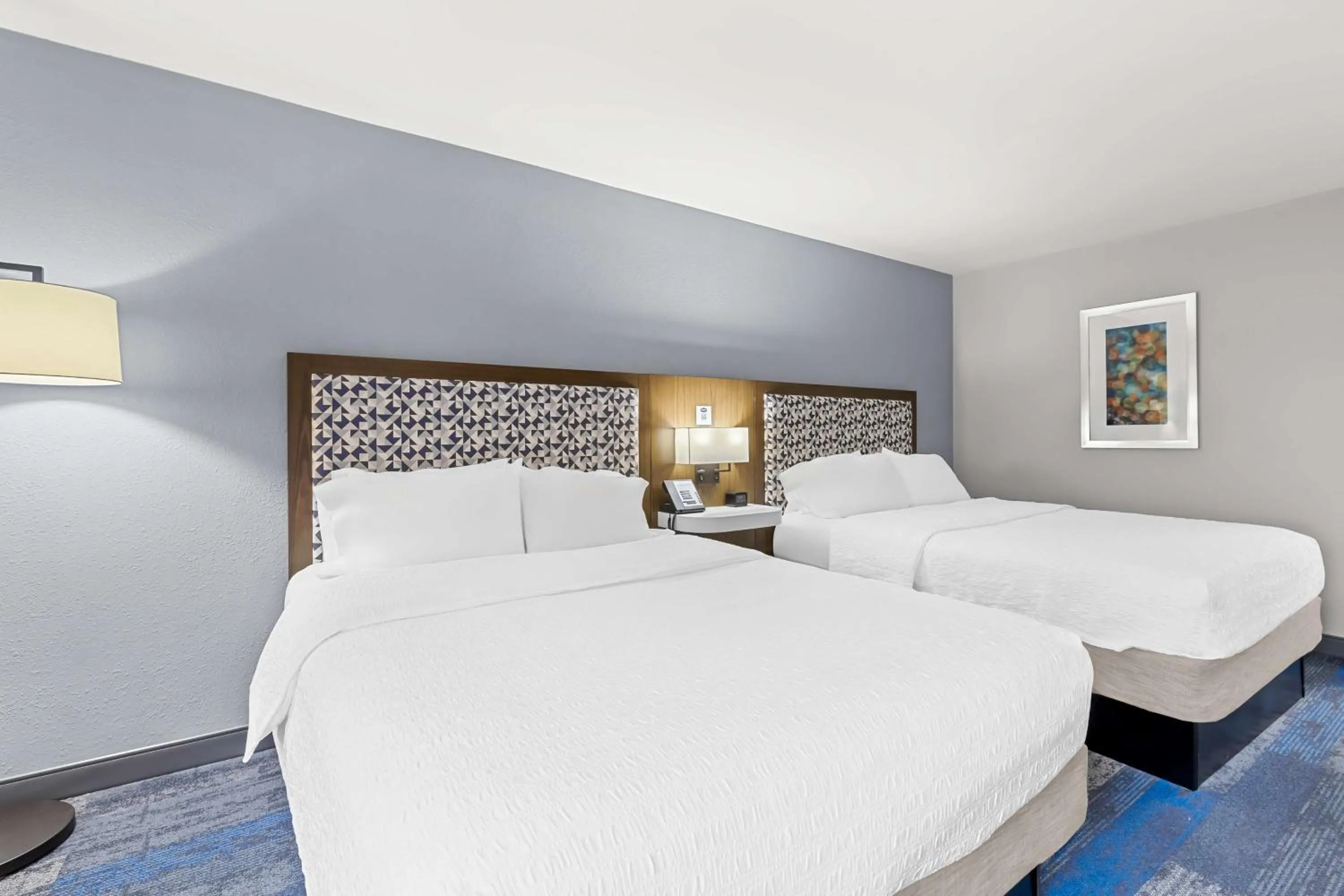 Bed in Hampton Inn Florence Midtown near University of North Alabama