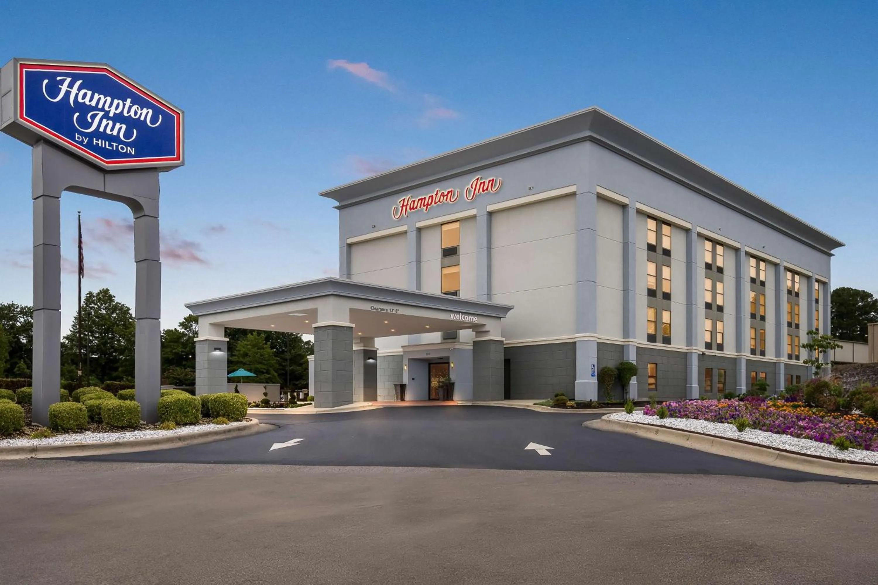 Property building in Hampton Inn Florence Midtown near University of North Alabama