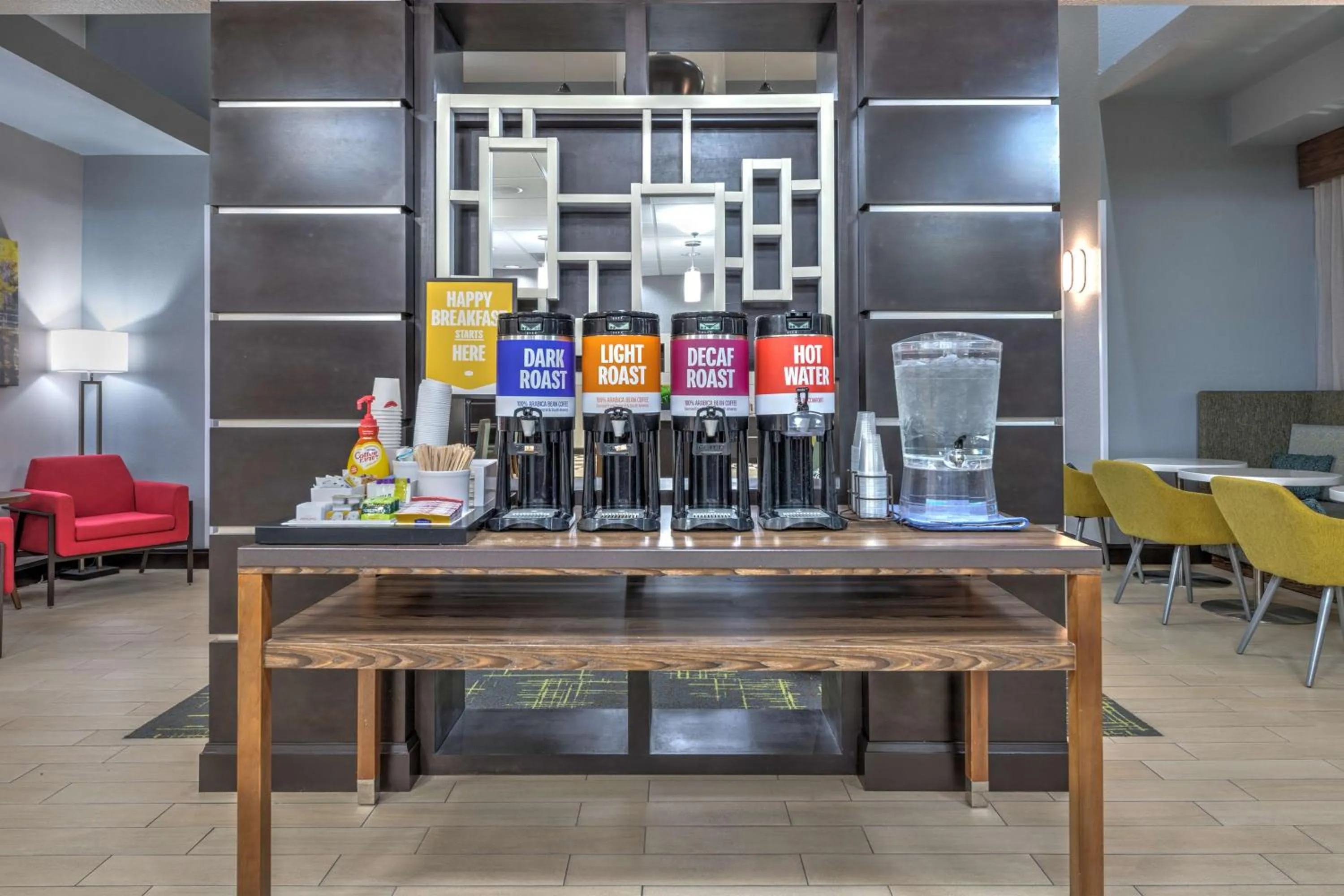 Dining area in Hampton Inn and Suites Lake Jackson-Clute