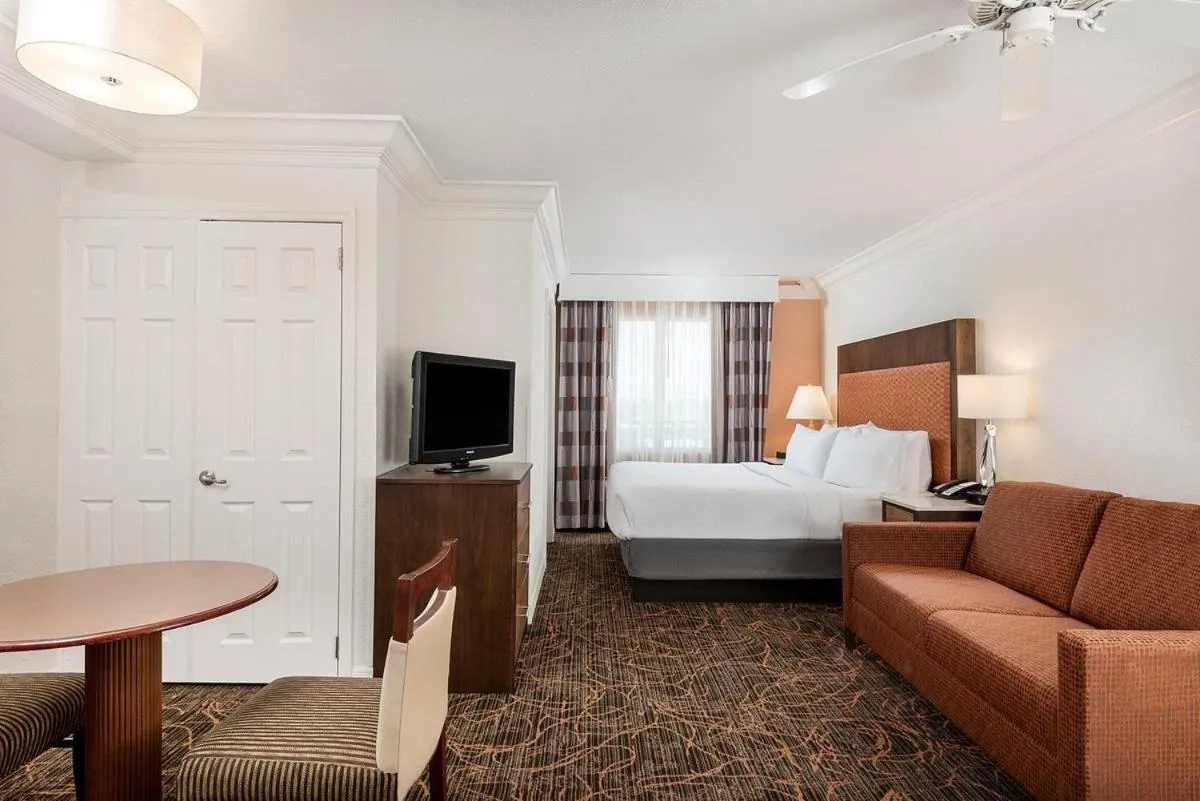 Bed in Holiday Inn Fort Lauderdale Airport by IHG