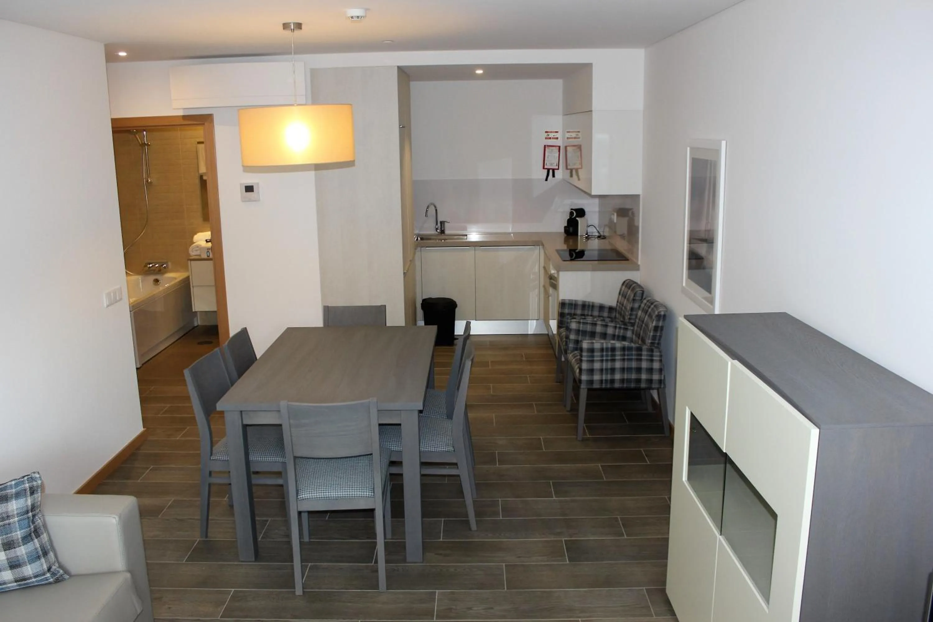 Kitchen or kitchenette in Apartamentos Turisticos da Nazare