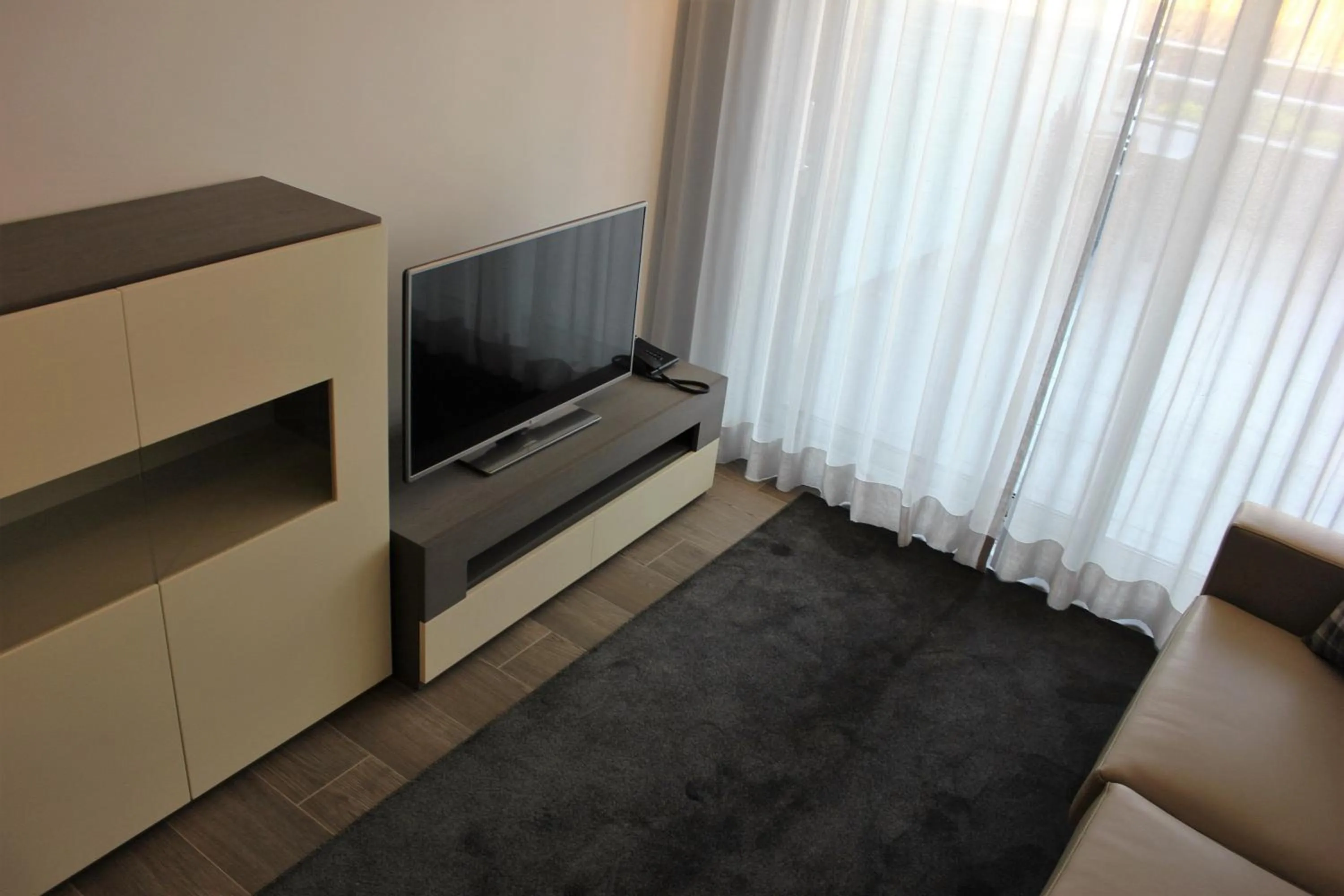 Communal lounge/ TV room in Apartamentos Turisticos da Nazare