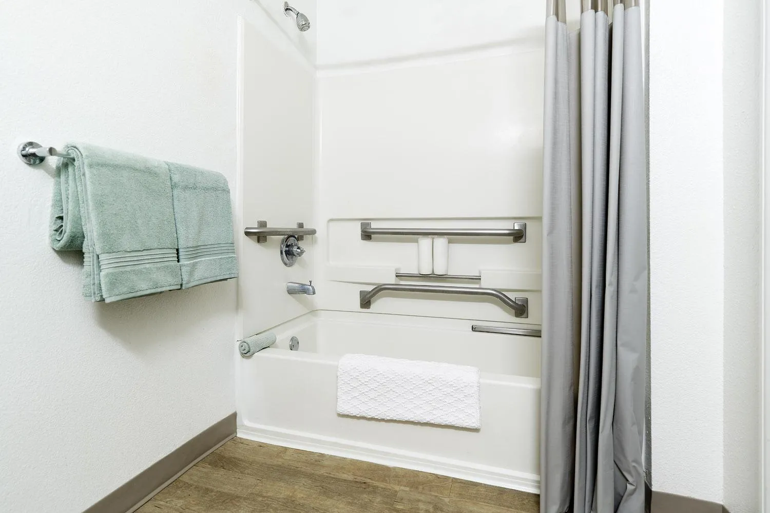 Bath in InTown Suites Extended Stay Houston TX - West