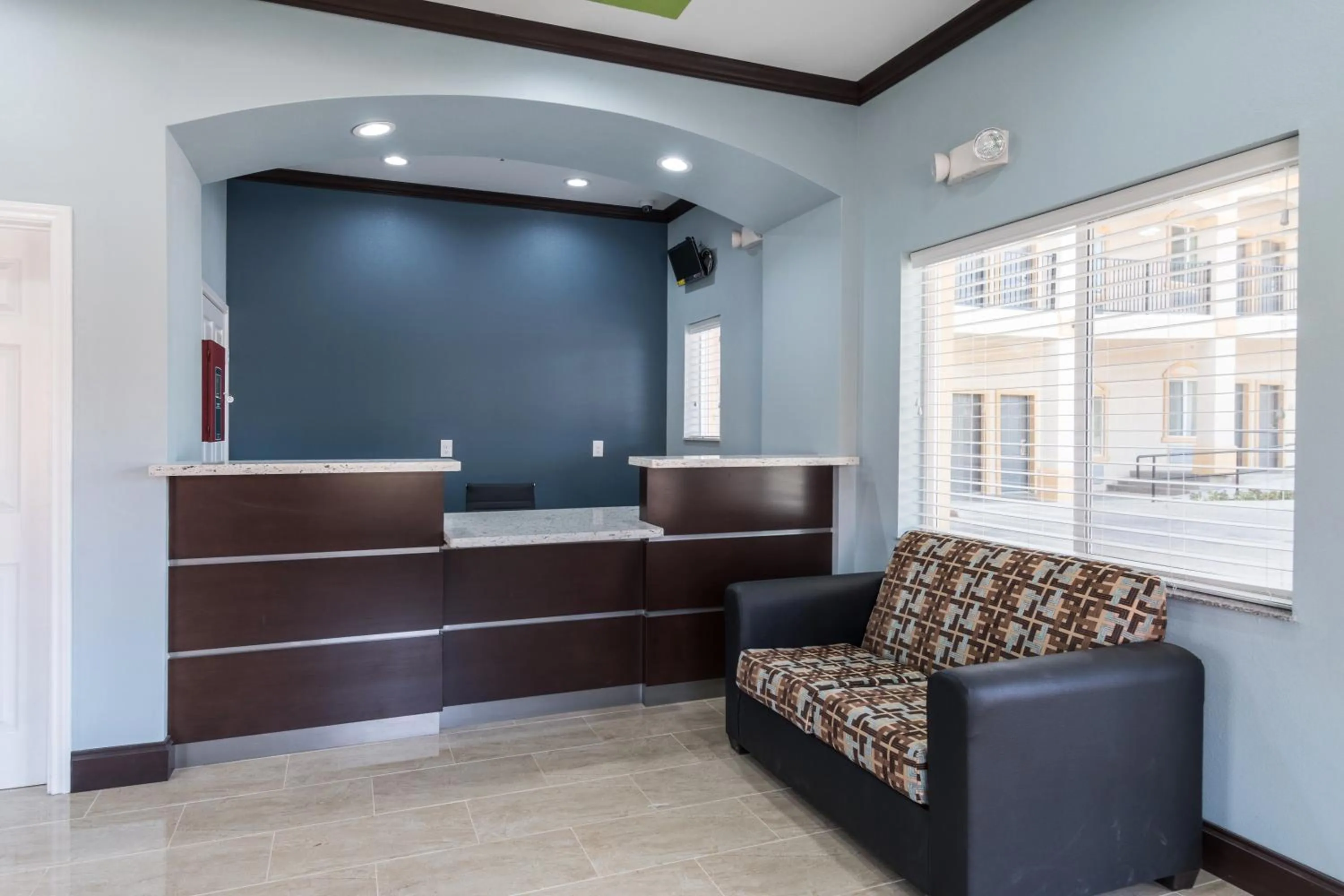 Property building in Scottish Inns & Suites