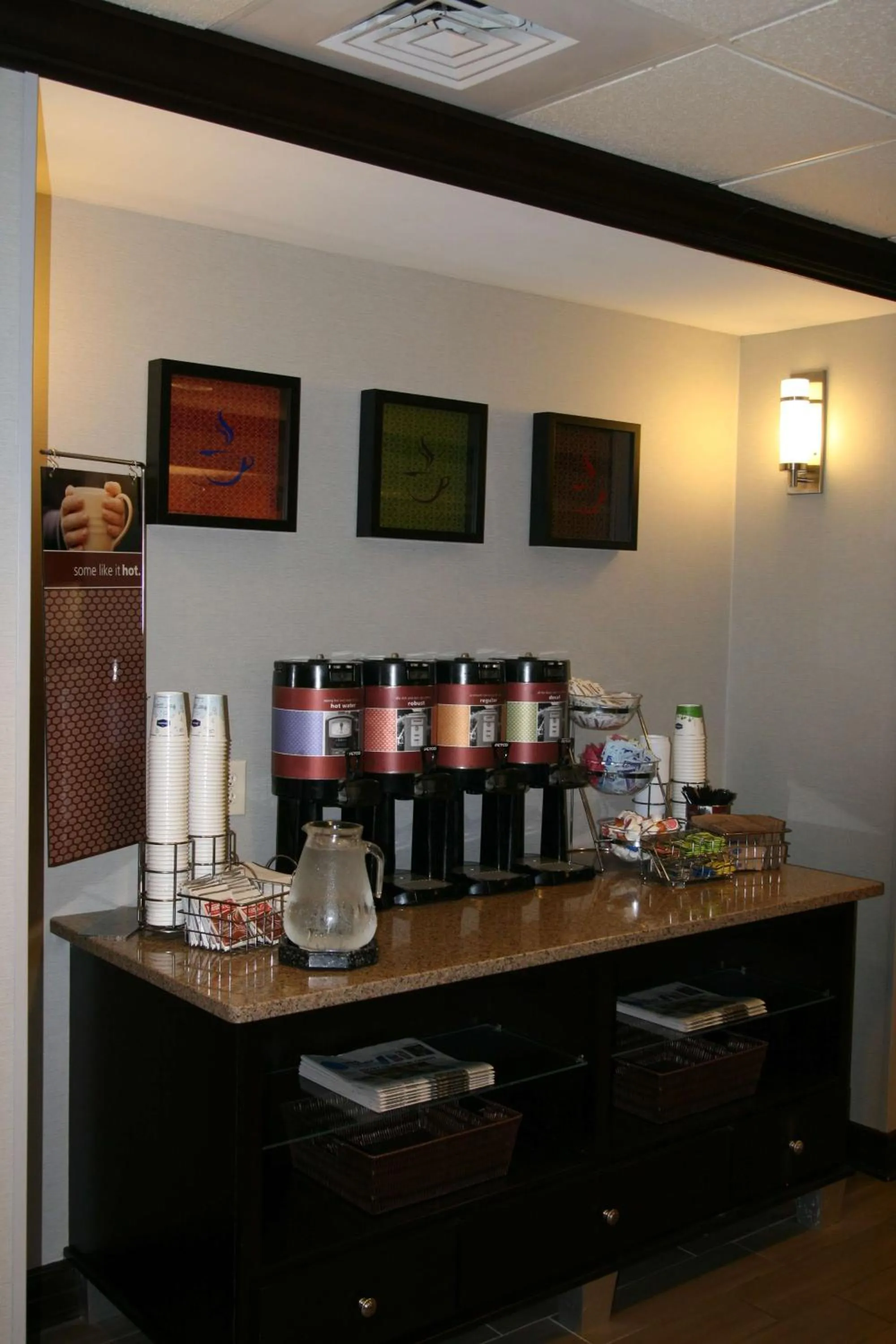 Dining area in Hampton Inn Dyersburg