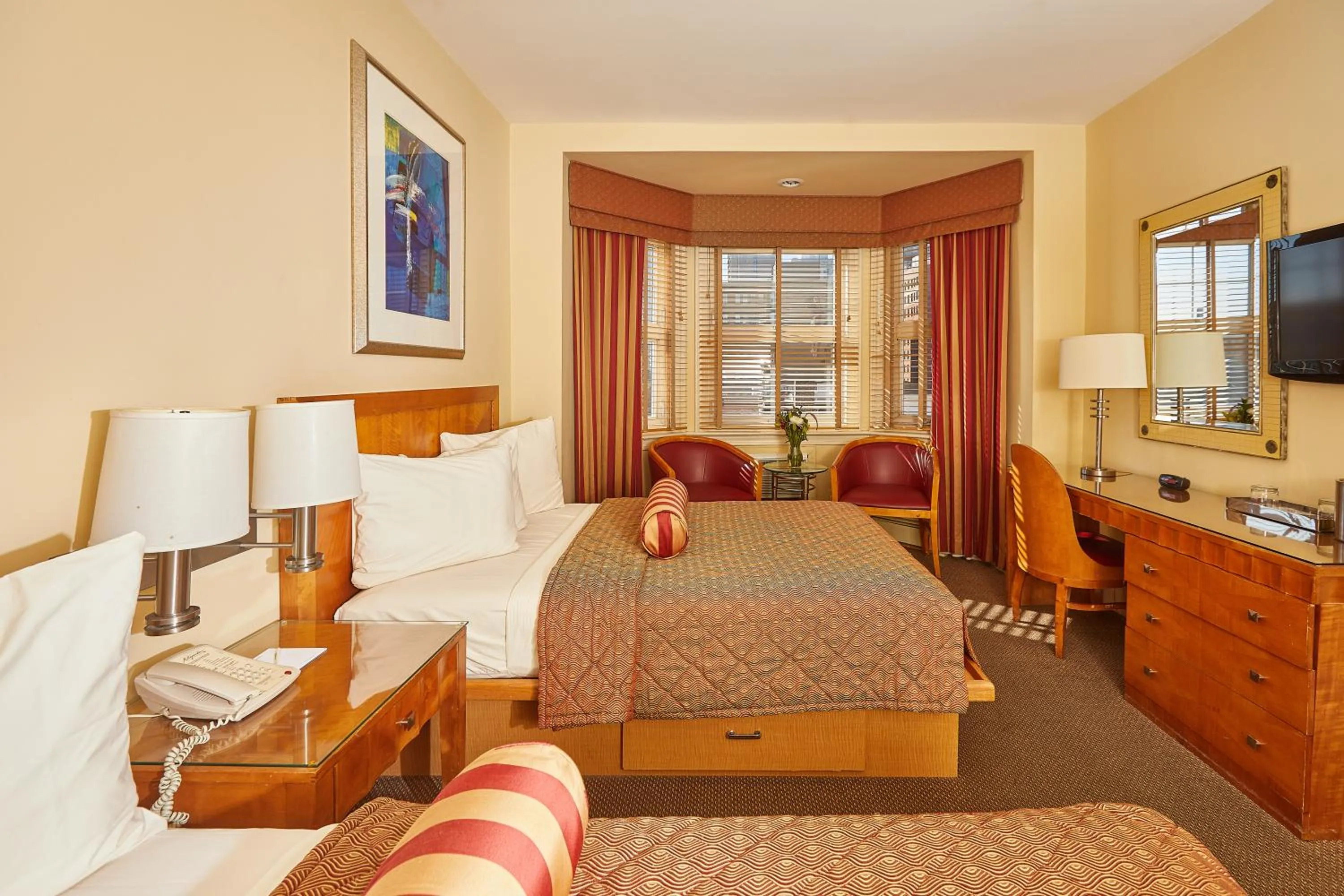 Day, Bed in Alexander Inn